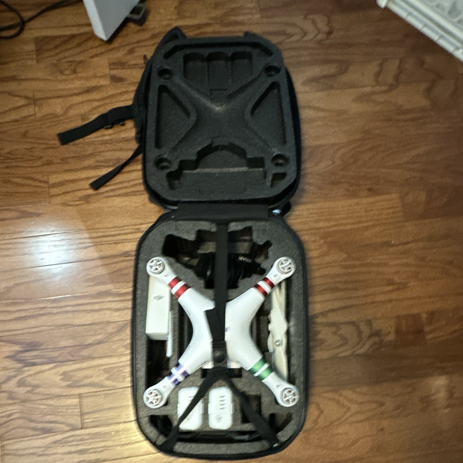 DJI Phantom 3 White Quadcopter Drone w/ Camera Remote 2 Batteries Charger Case