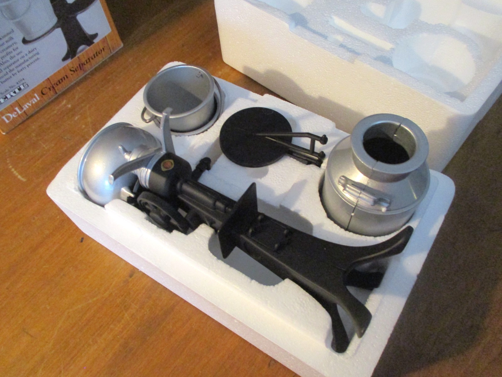 ERTL DELAVAL CREAM SEPARATOR 1/7 SCALE MIB