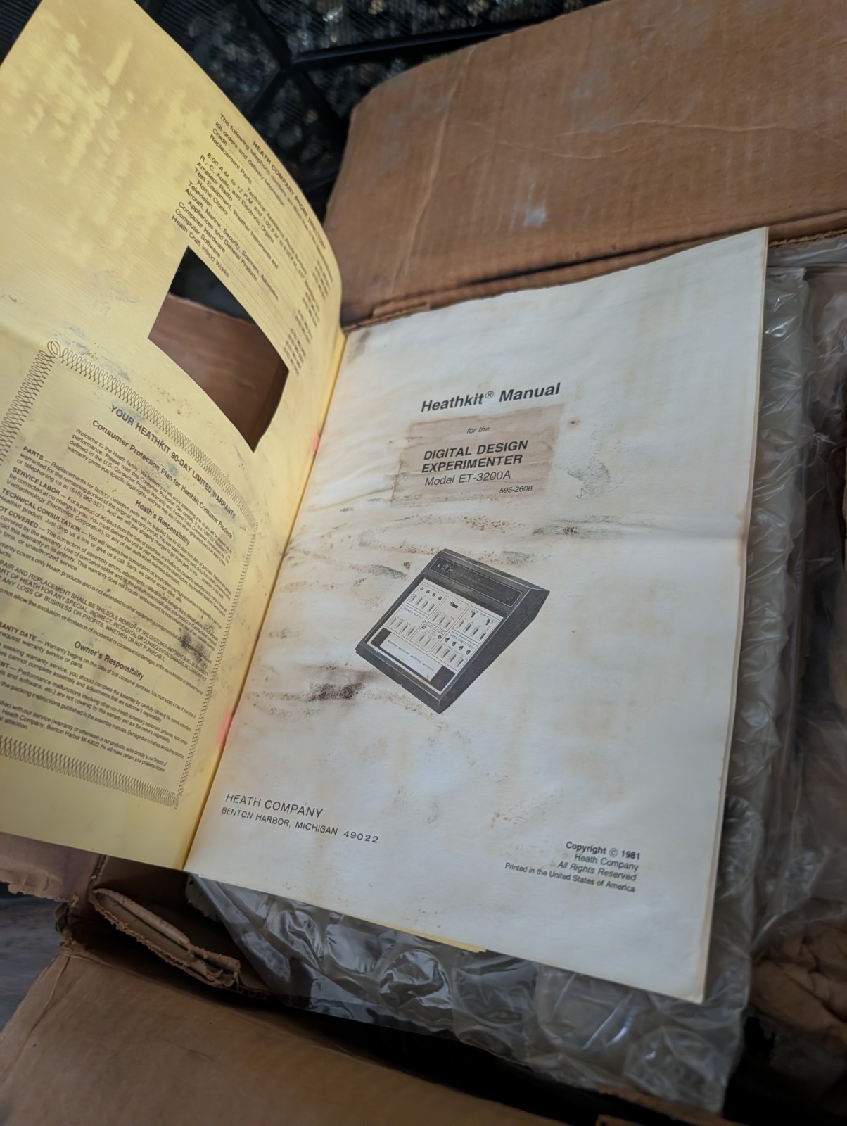 Heathkit ET-3200A unbuilt kit - digital design experimenter- with book