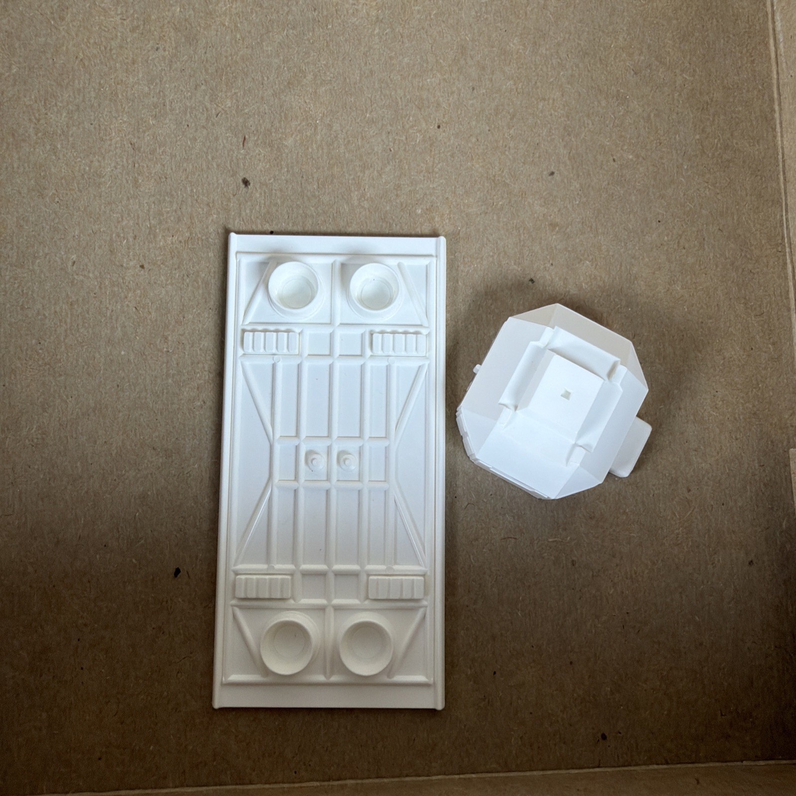 Fun Dimensions Space:1999 Eagle 1 Transporter Model Kit #1:1901