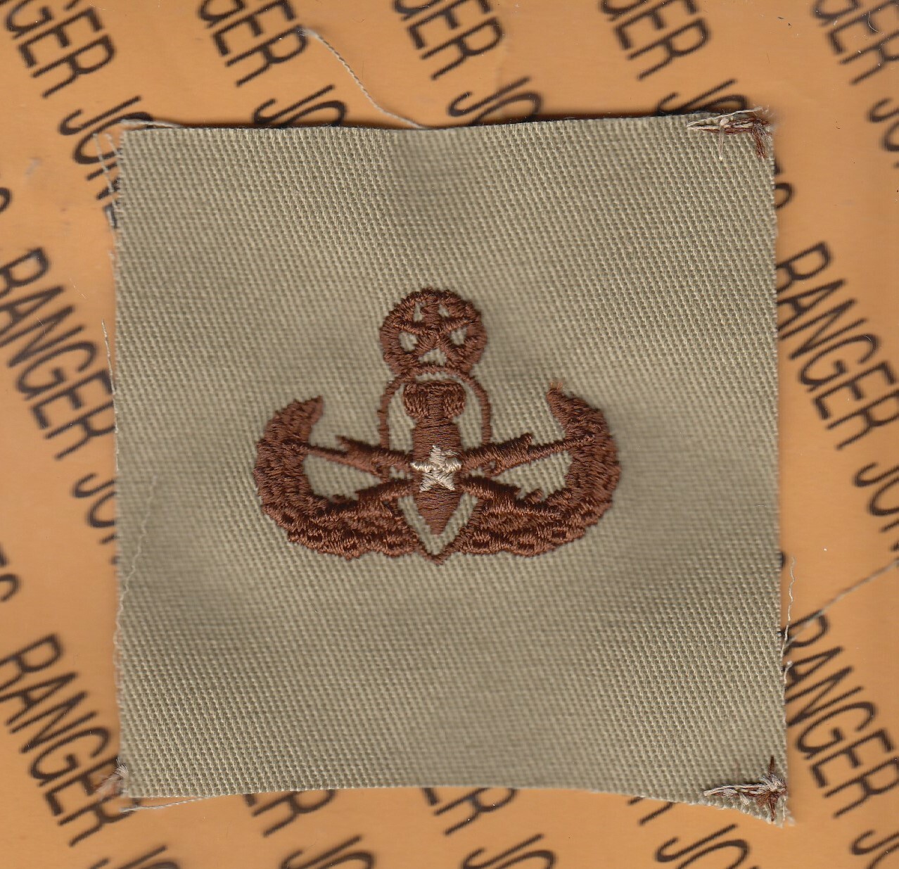 US Army Master EOD Explosive Ordnance Disposal Desert DCU badge cloth patch