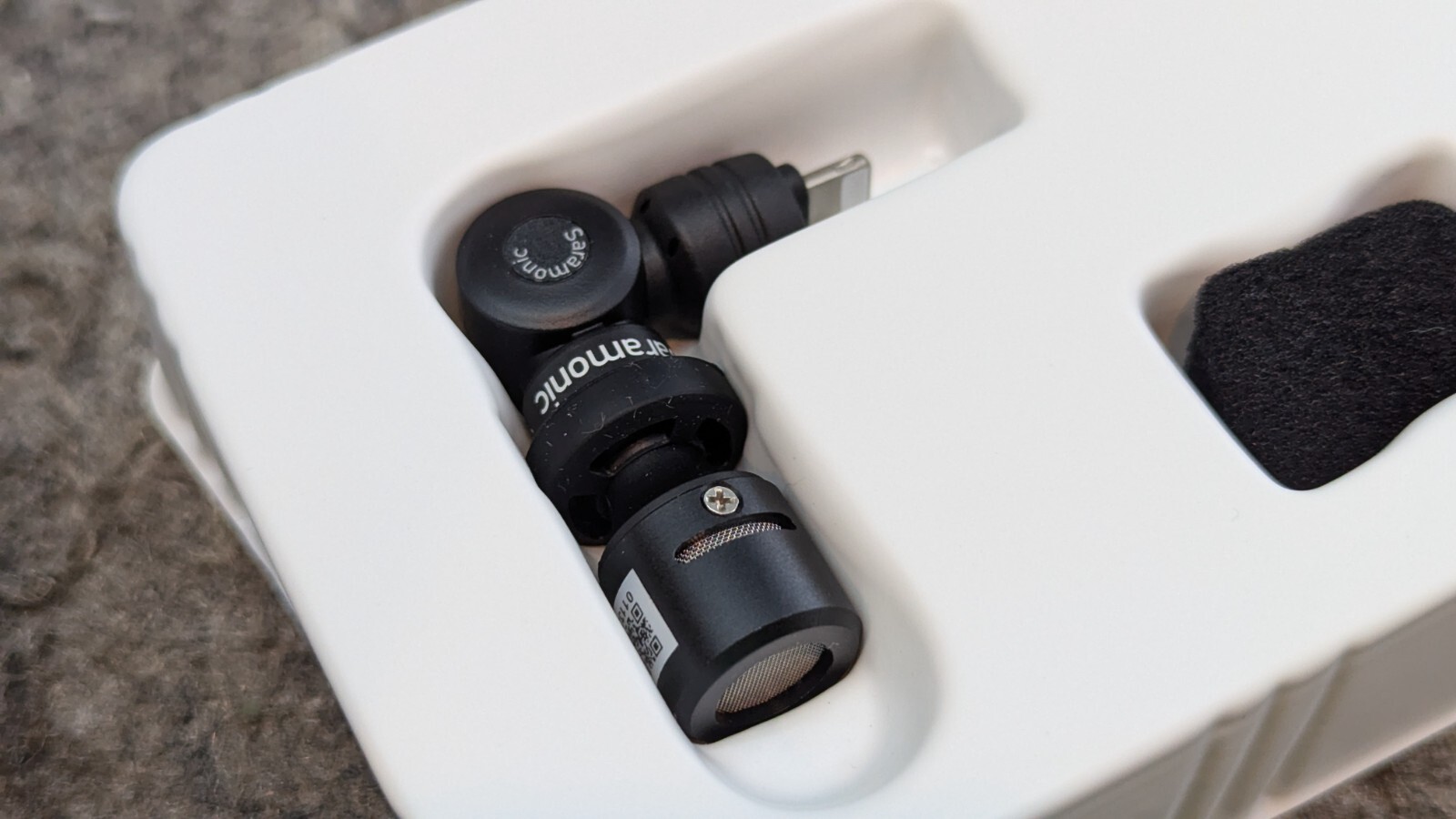 Saramonic Condenser Microphone with Lightning 4 iPhones & iPads SmartMicDiMini