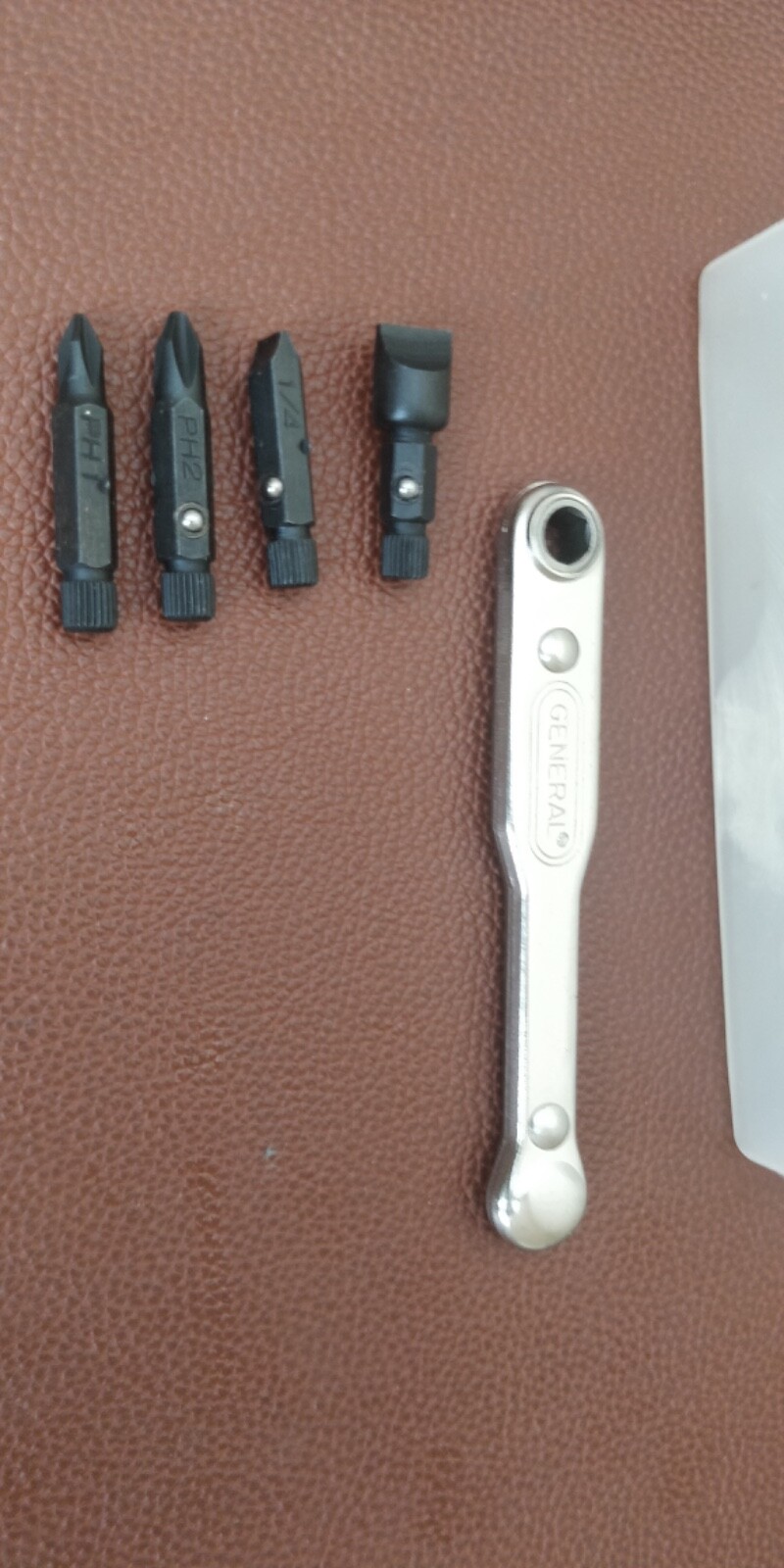 General Tools 8071 Five-Piece Ratchet Offset Screwdriver Set