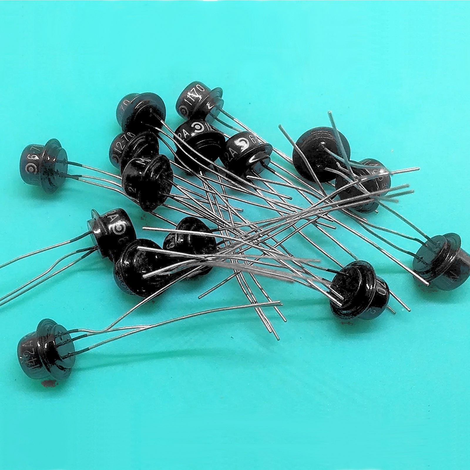 16x Germanium transistor Black MP42A PNP (2N581 ASY31) - Fuzz Face Guitar - USSR