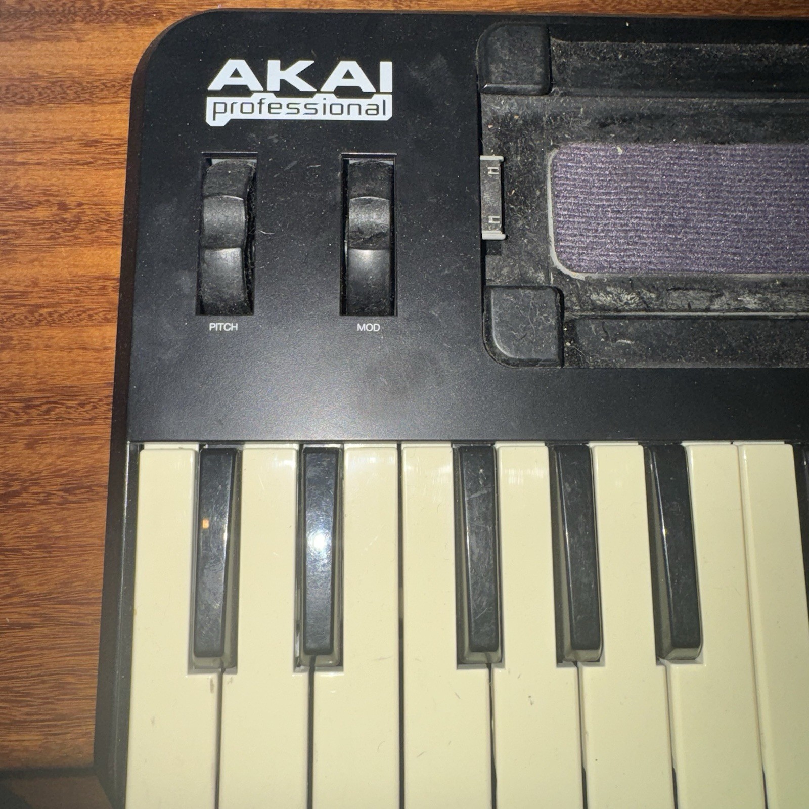 Akai Professional Synth Station 25 for iPhone and iPad MIDI controller 25 key