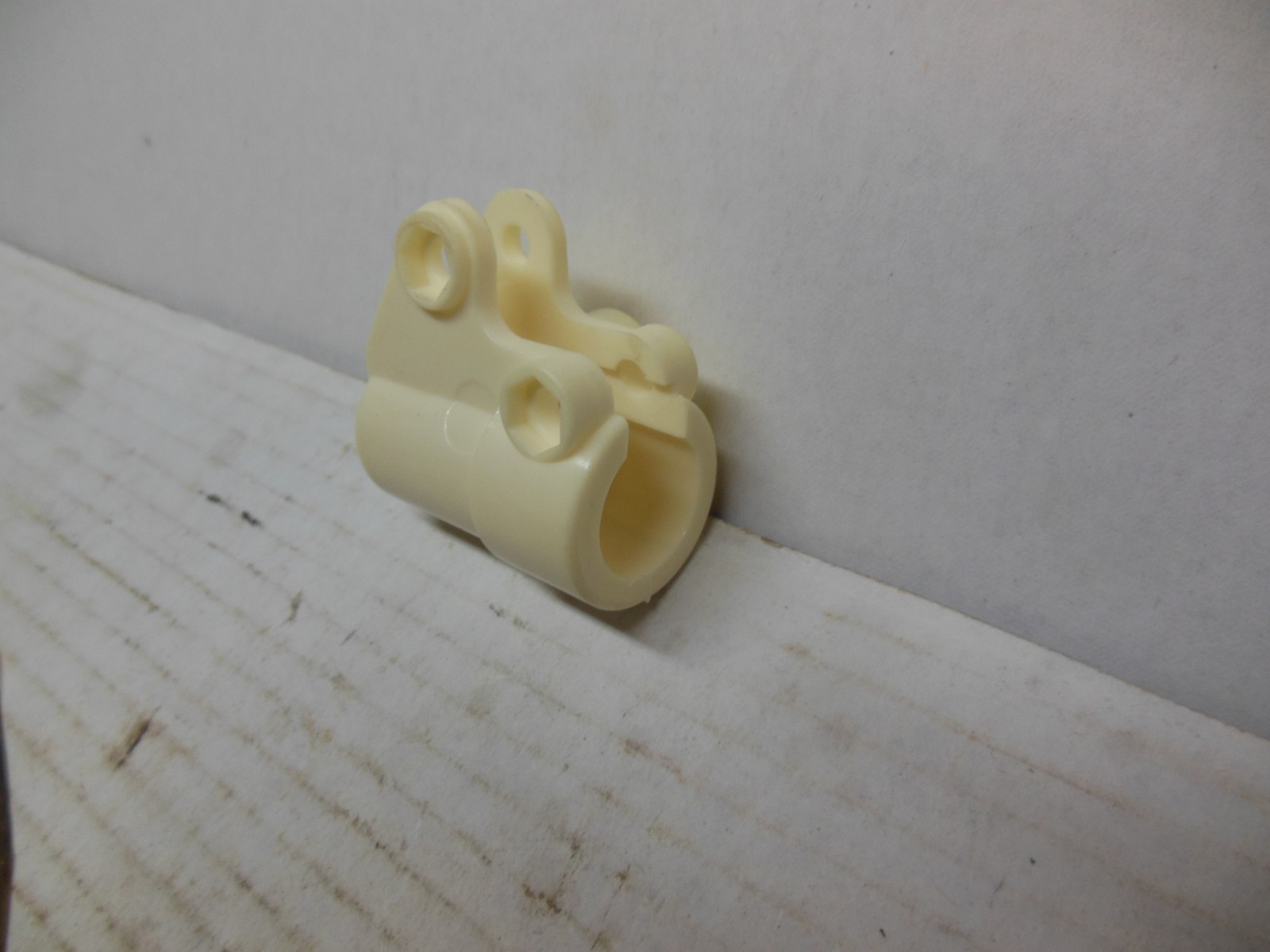 JOHN DEERE PLASTIC CLAMP BRACKET PT6563 OEM NOS