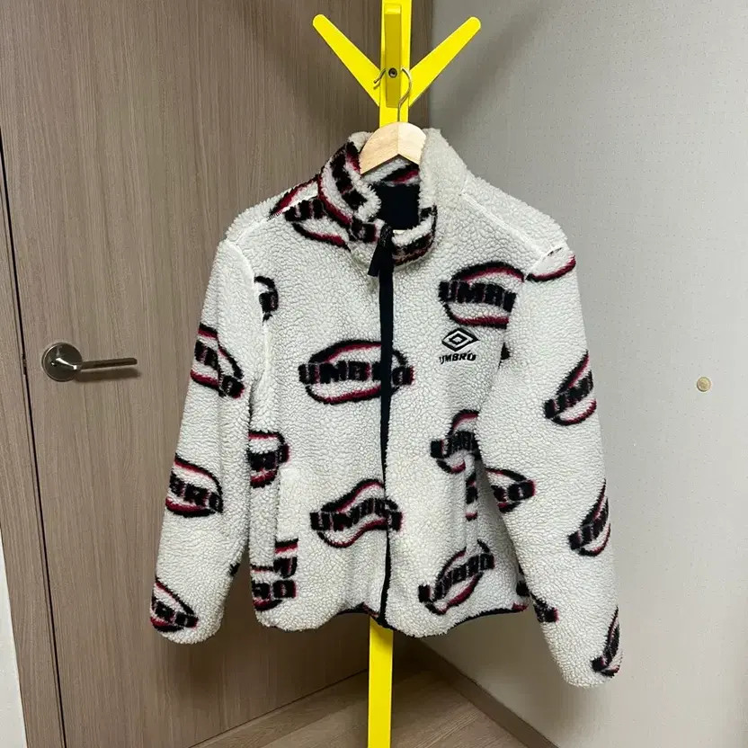 Umbro Reversible Jacket M Size Pile Fabric Logo Pattern