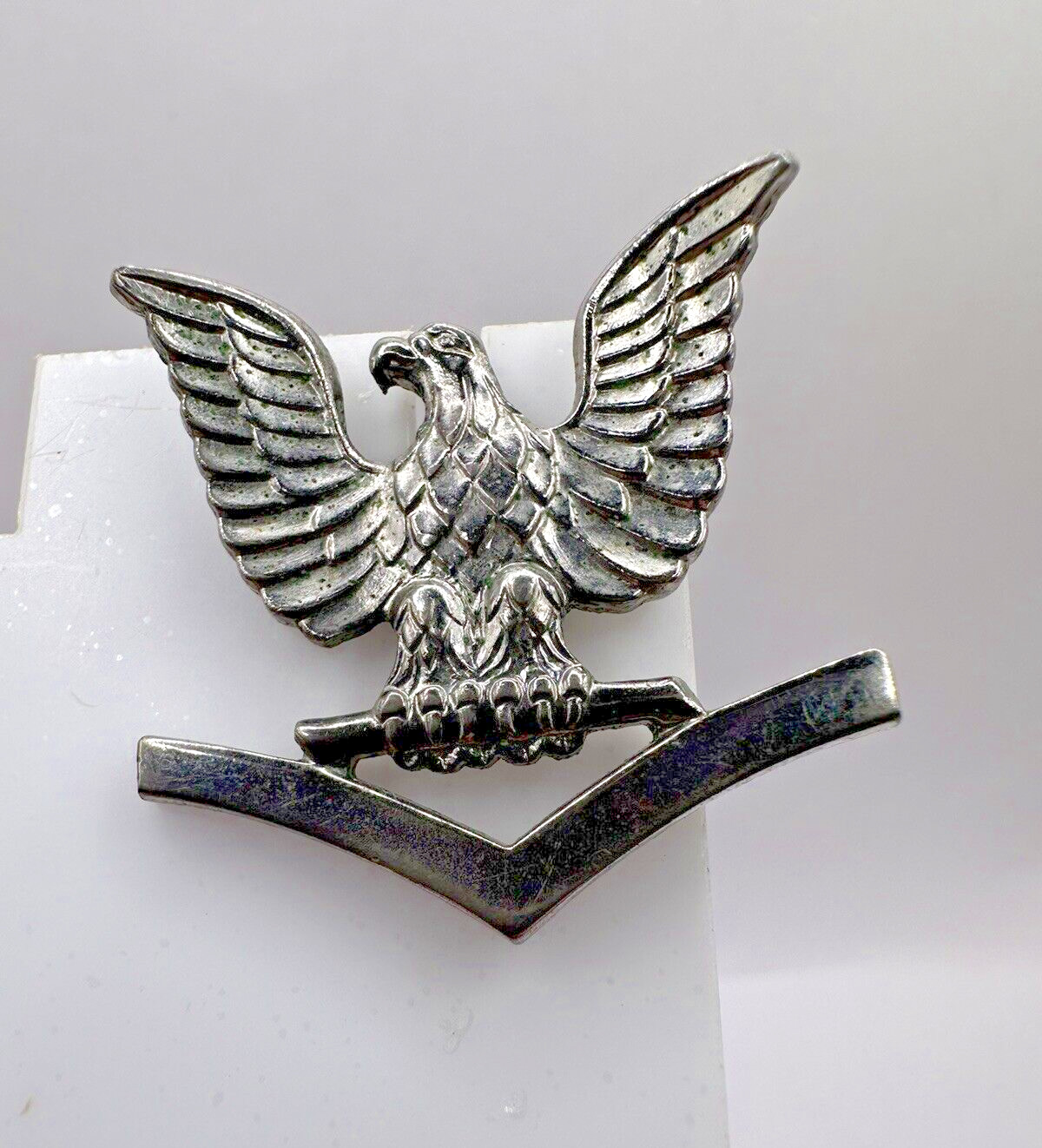United States Military Navy USA Eagle Chevron Cap Device Lapel Pin Silver Tone