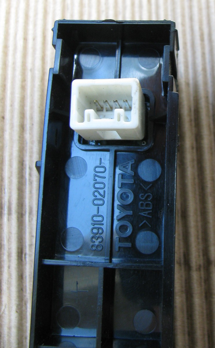 2003-2008 TOYOTA COROLLA DIGITAL CENTER DASH CLOCK