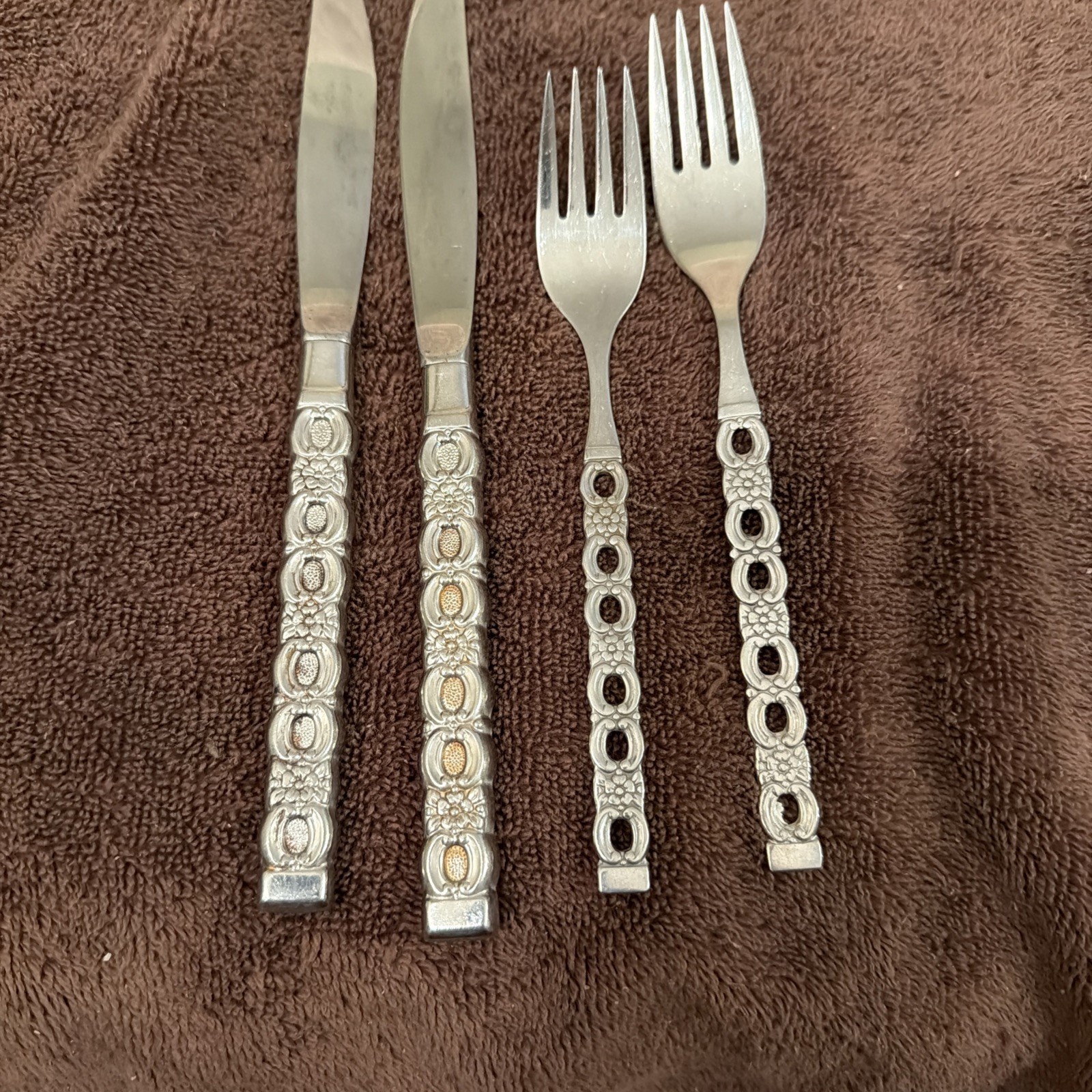 Oneida Applique Deluxe Stainless Flatware Mixed Lot of 4 Forks Knives Read