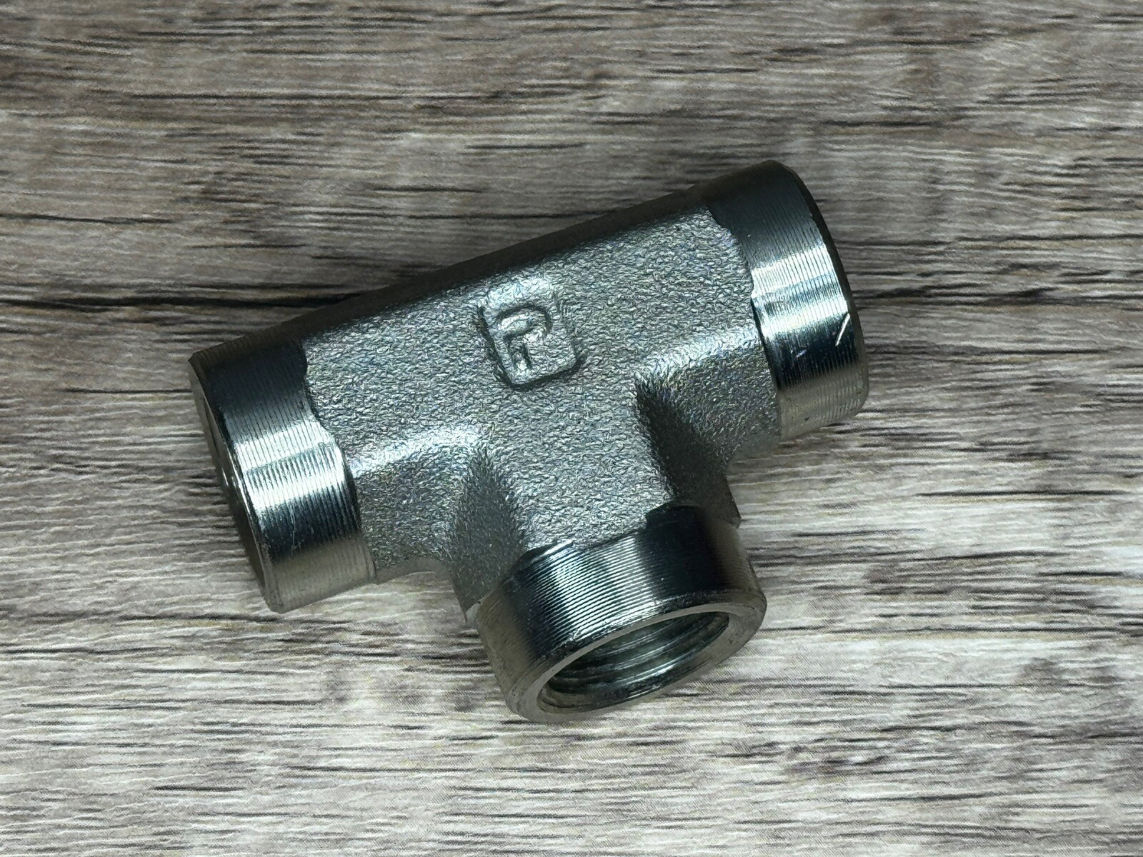 Parker Female Pipe Tee 3/8" NPTF 3/8 MMO-S Pipe Tee NPTF (all three ends)