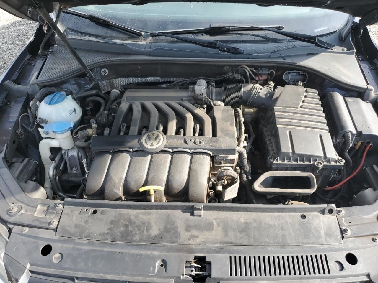 PASSAT 2015 Glove Box 4890396