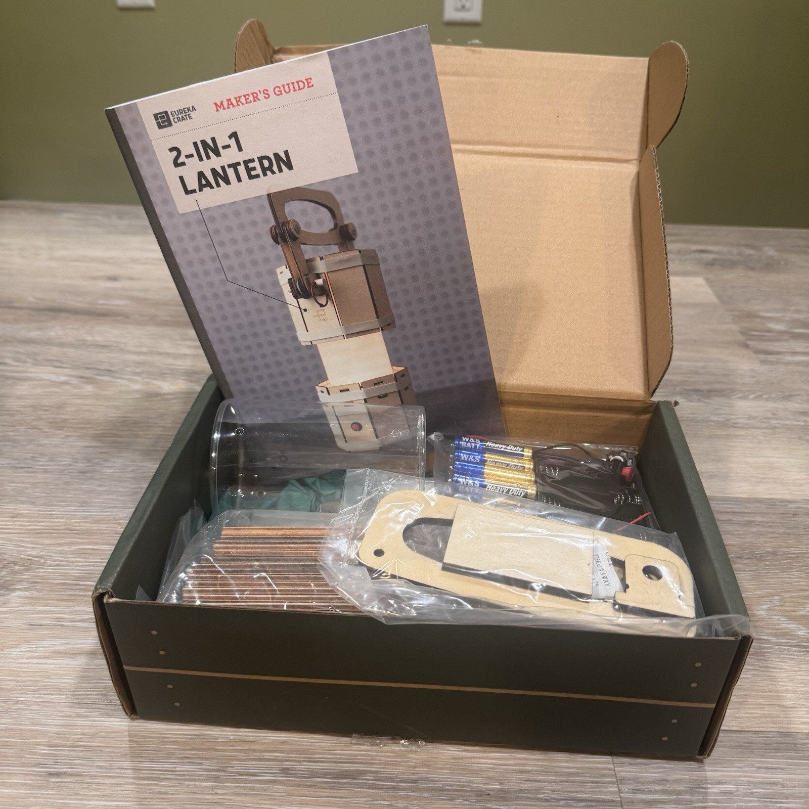 Kiwi Eureka 2-in-1 Lantern Age 14+ New Open Box