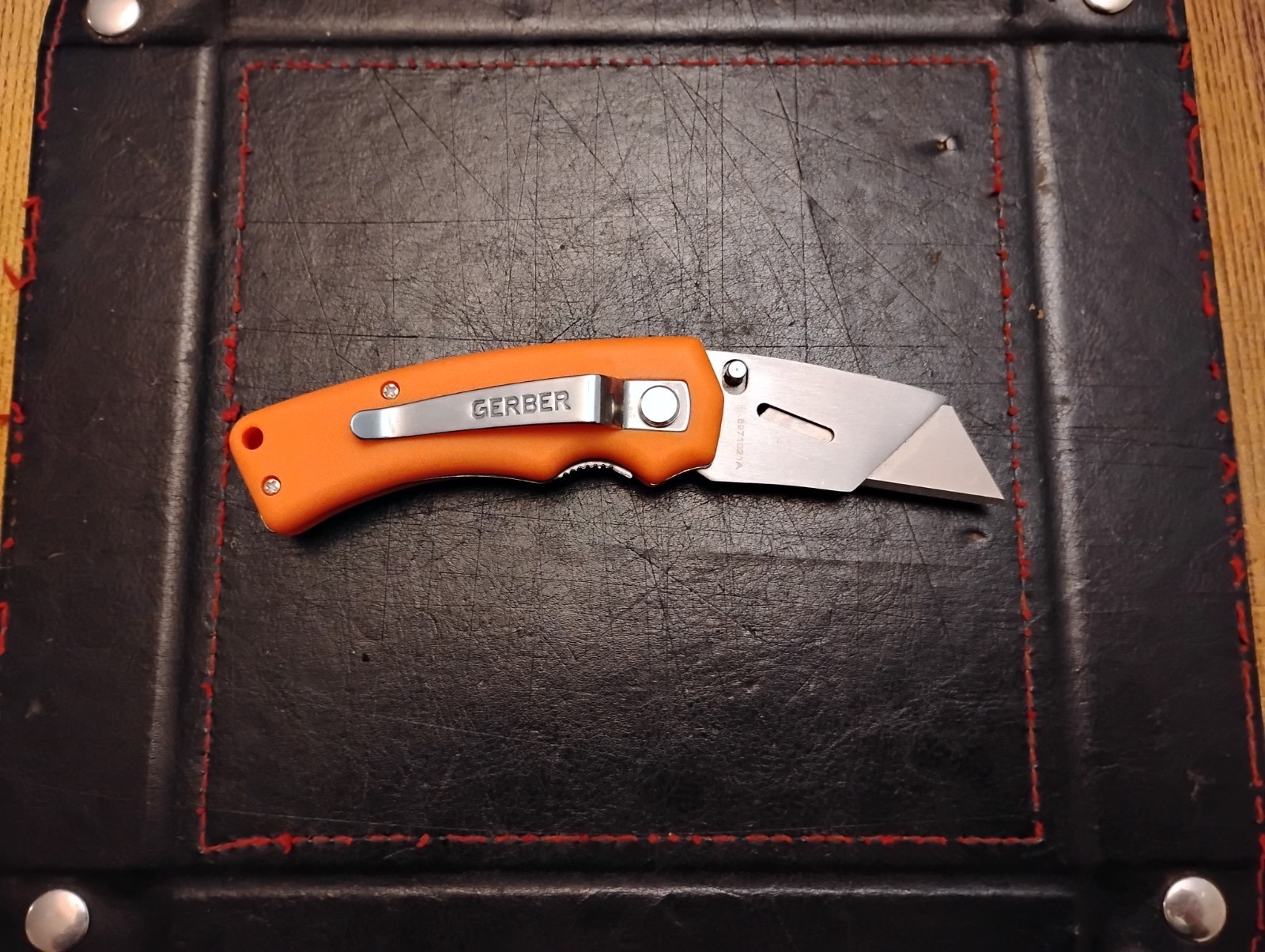 Gerber Industrial Edge Utility Knife TacHide Rubber Handle Liner Lock Thumb Stud