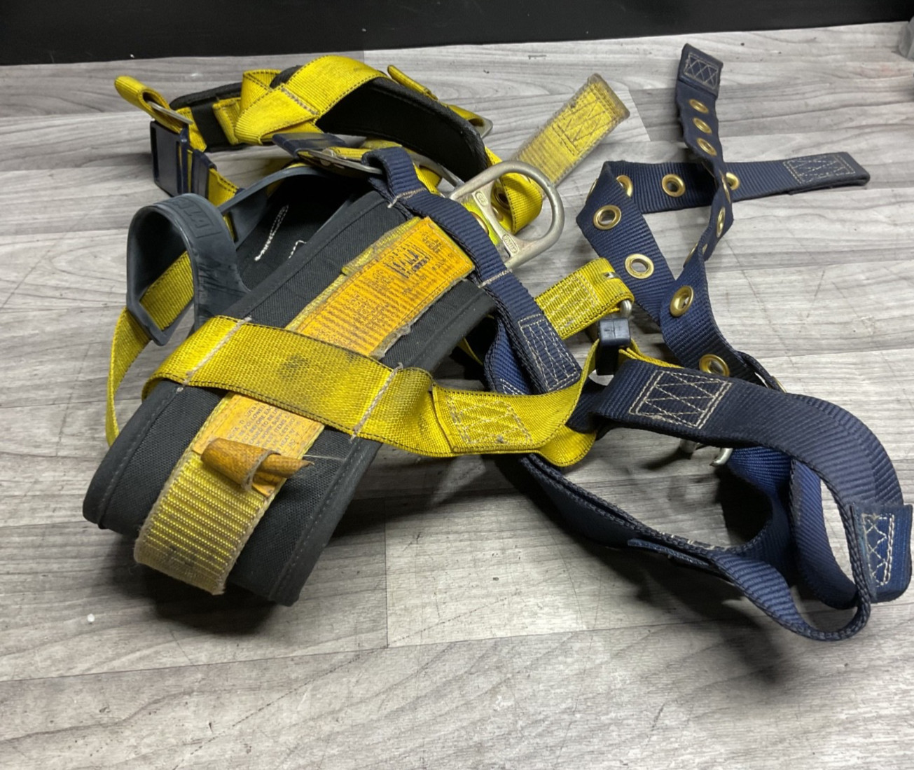 Dbi-Sala Delta(Tm) Full Body Safety Harness, Universal #304H109PR8