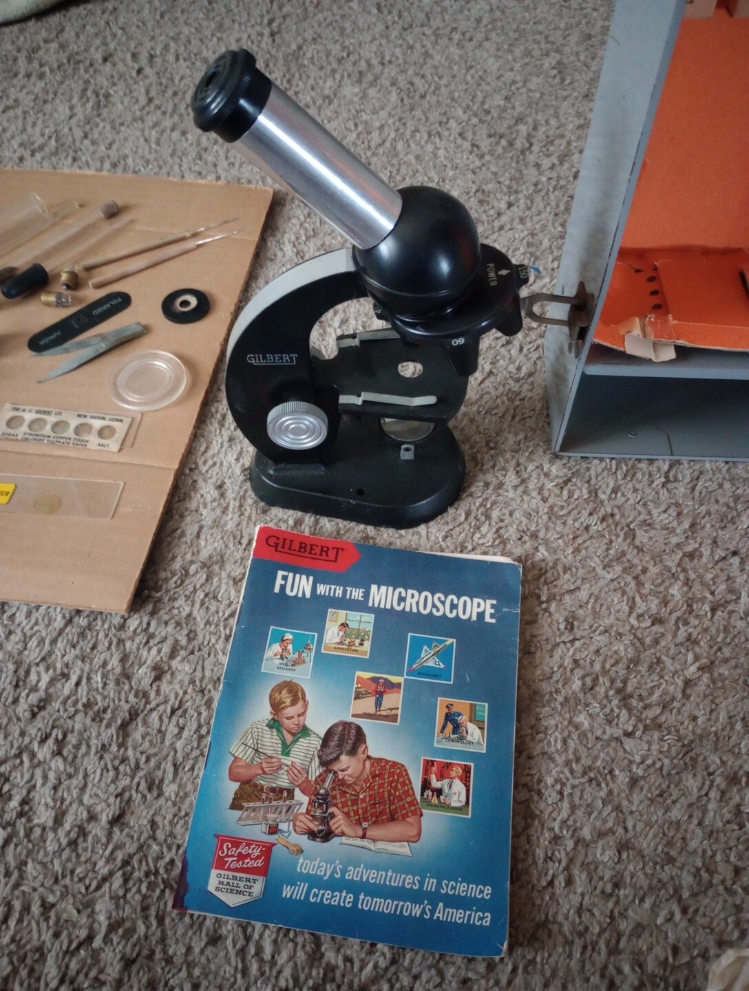 Gilbert 13041 Microscope And Lab Set