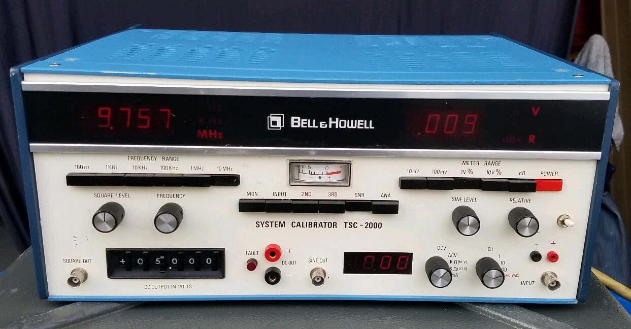 Bell & Howell Tape System Calibrator TSC 2000 Test Function Generator w/ Case