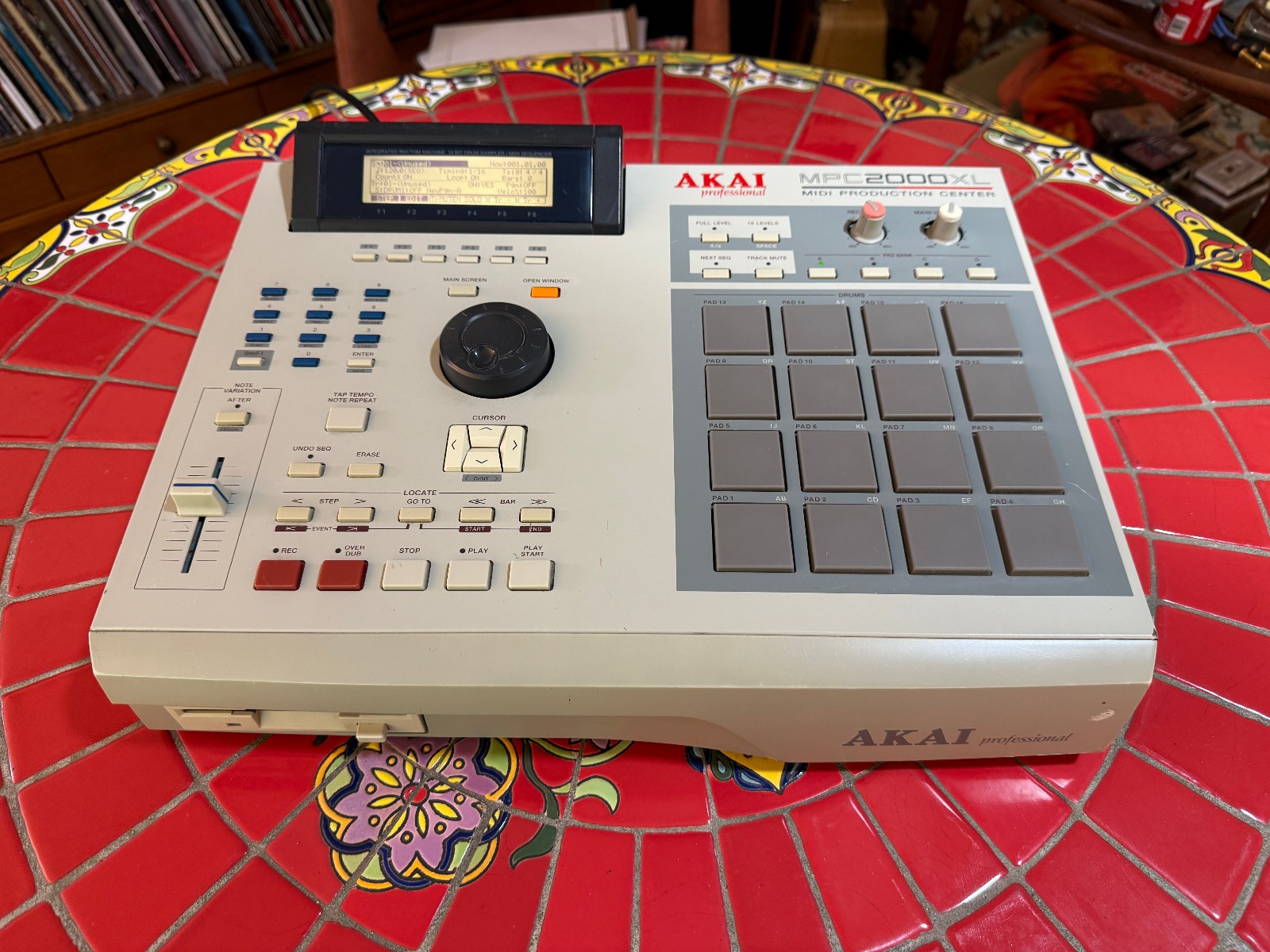 Akai MPC2000XL - EXCELLENT! New Pad Sensors!