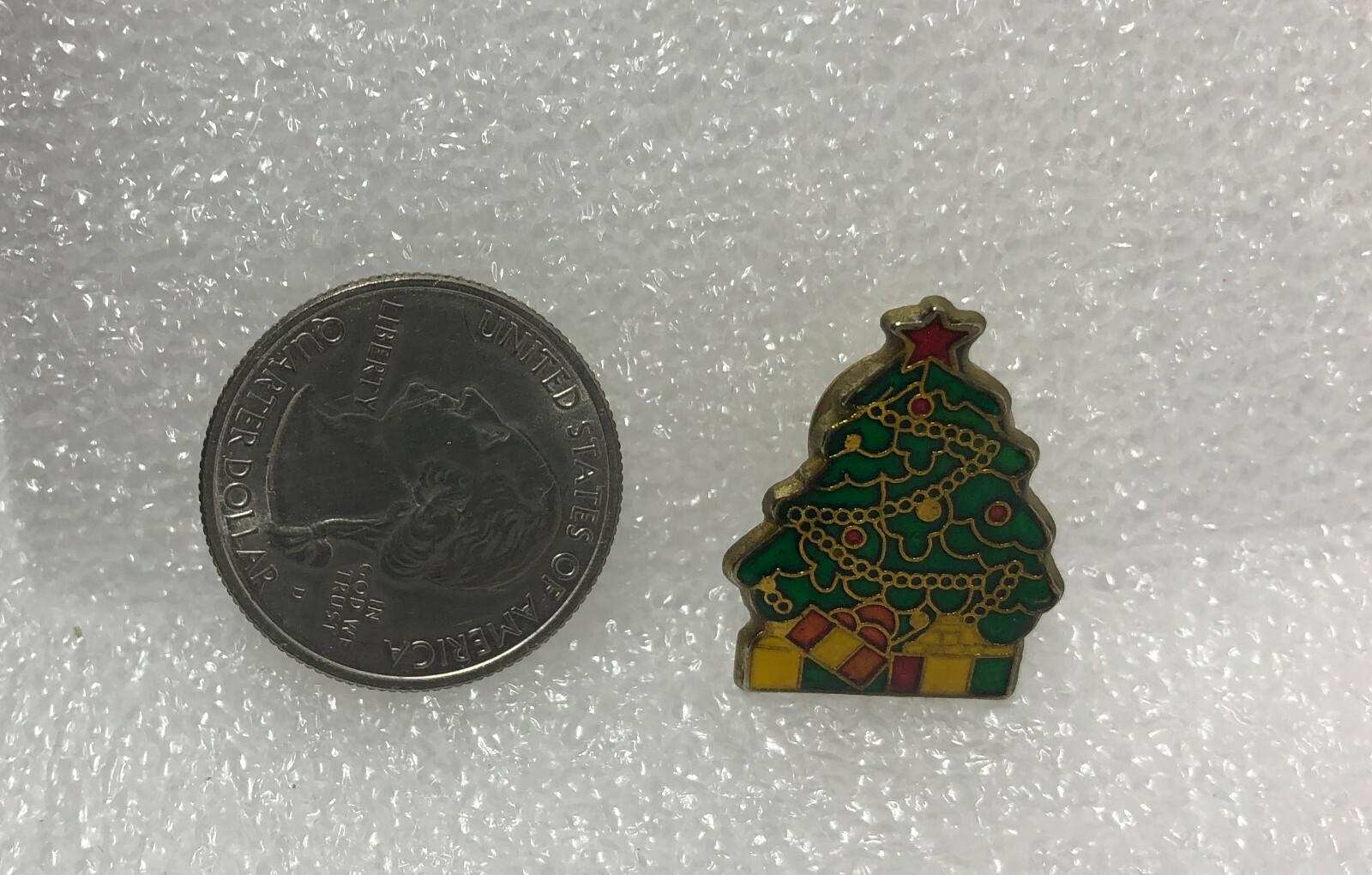 Christmas Tree w/ Presents Pin