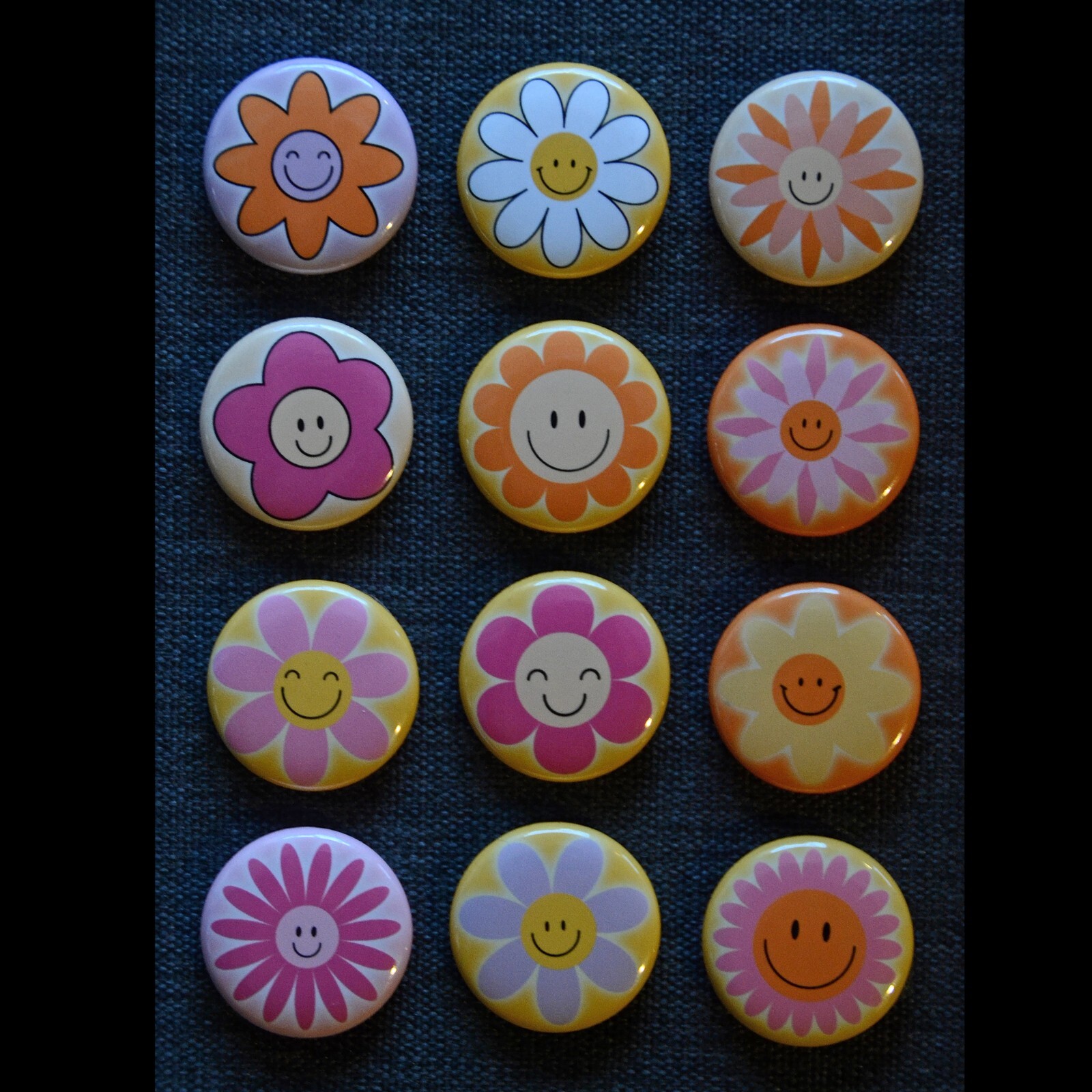 Groovy Flowers / Buttons (Set of 12) / Various Size Options
