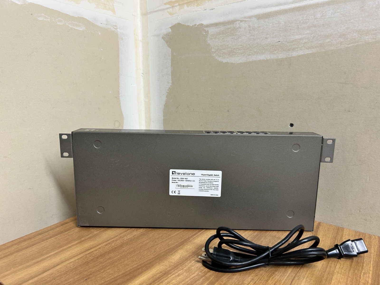 LevelOne GSW-1657 16 Port Ethernet Switch