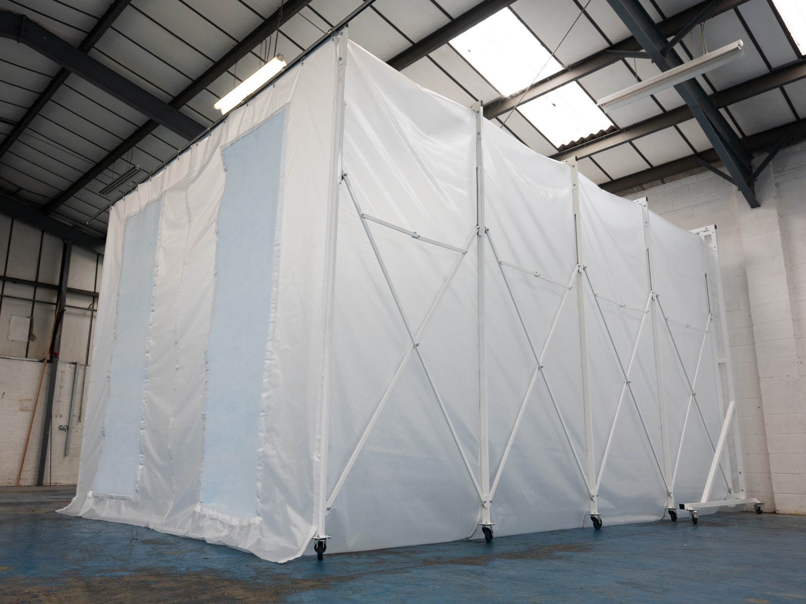 TRUCK SPRAYING RETRACTABLE TUNNEL PAINT SPRAY BOOTH 2.5M HIGH X 3M WIDE X 3M L
