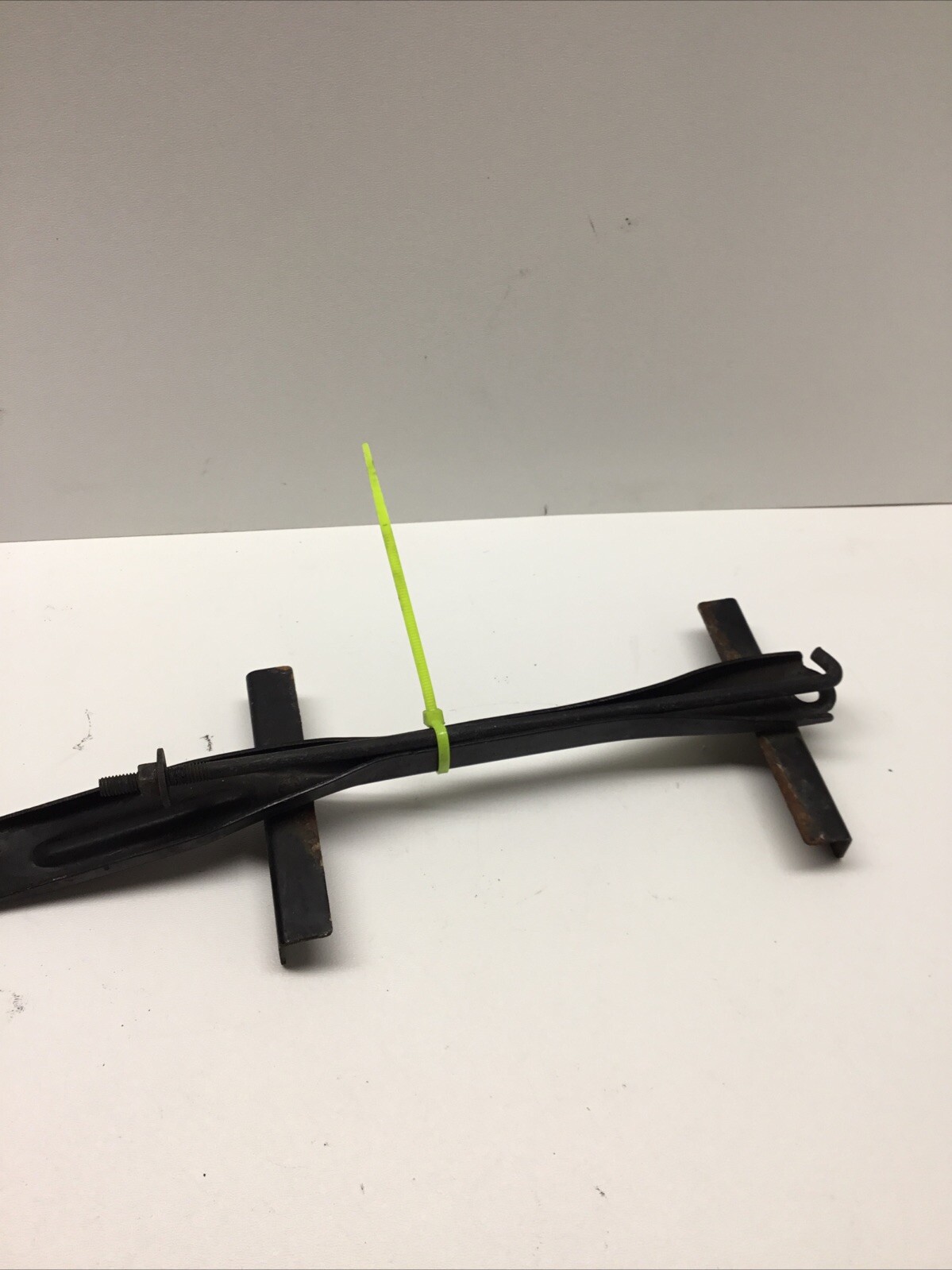 2011 TOYOTA CAMRY BRACKET BATTERY OEM