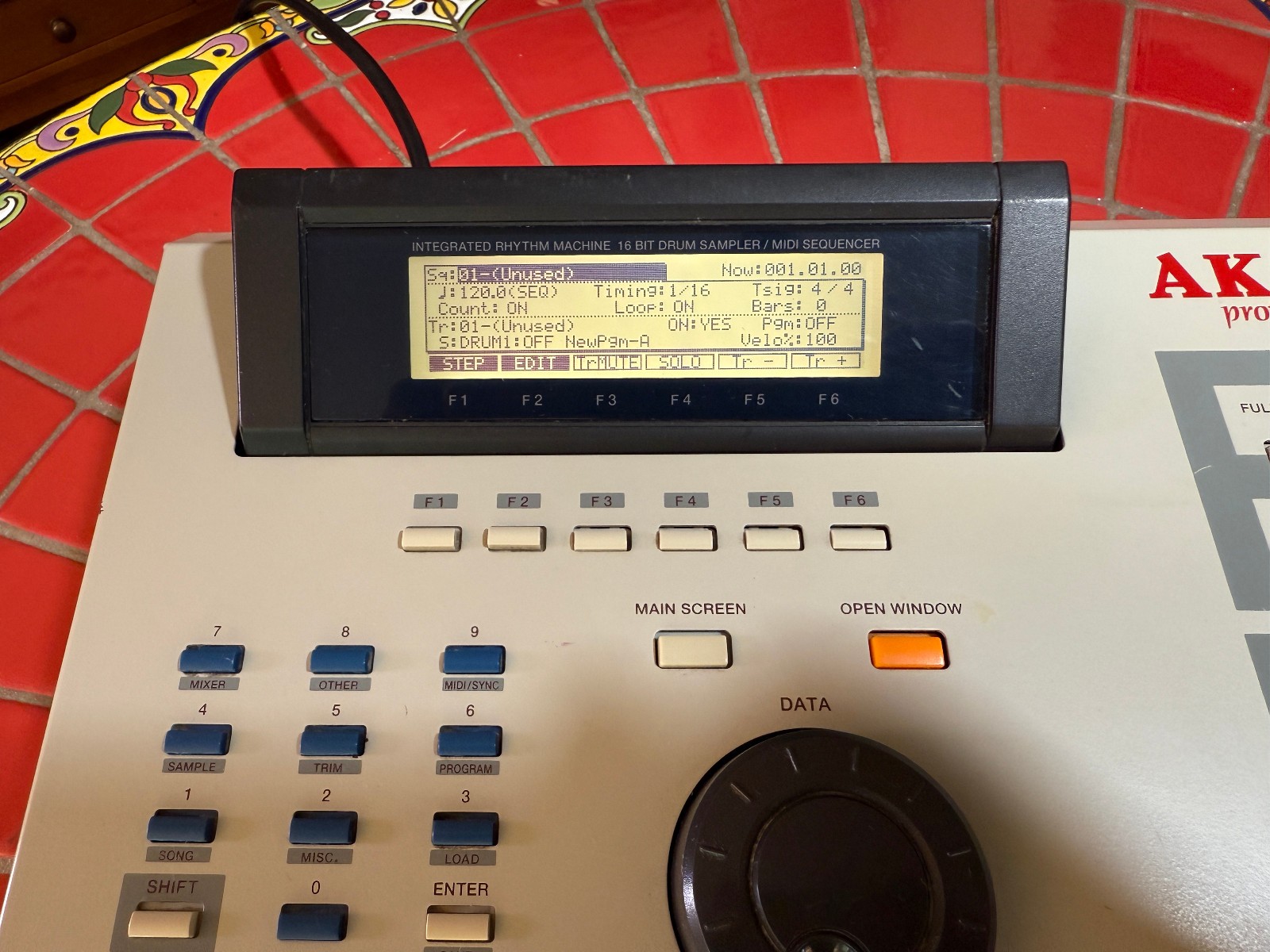 Akai MPC2000XL - EXCELLENT! New Pad Sensors!