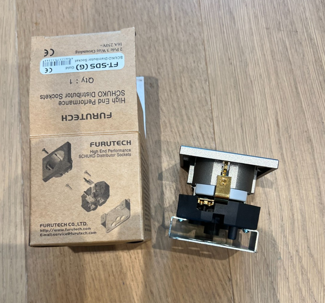 Furutech FT-SDS (G) Scuko Distributor Socket