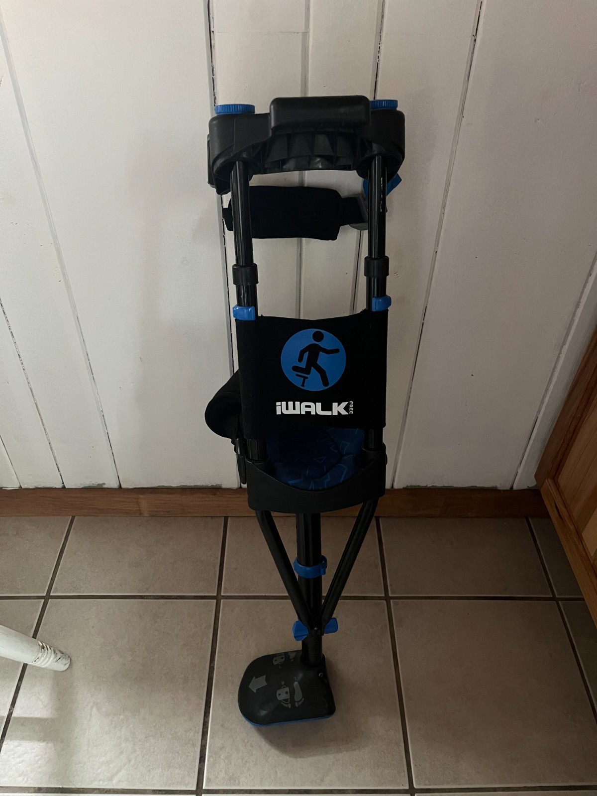 iWALK Free 3.0 Hands Free Crutch Pain Free Knee FAST SHIPPING