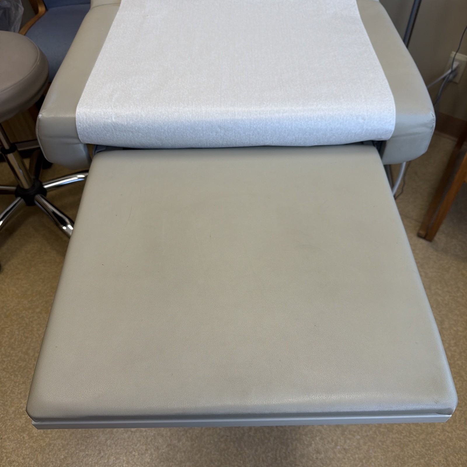 Midmark Ritter 108 Medical Examination Table