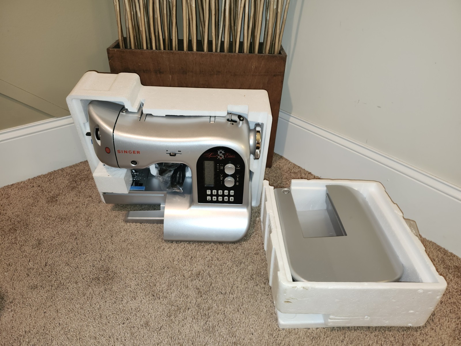 SINGER 90S Special Edition Computerized Portable Sewing Machine w/ LCD Screen