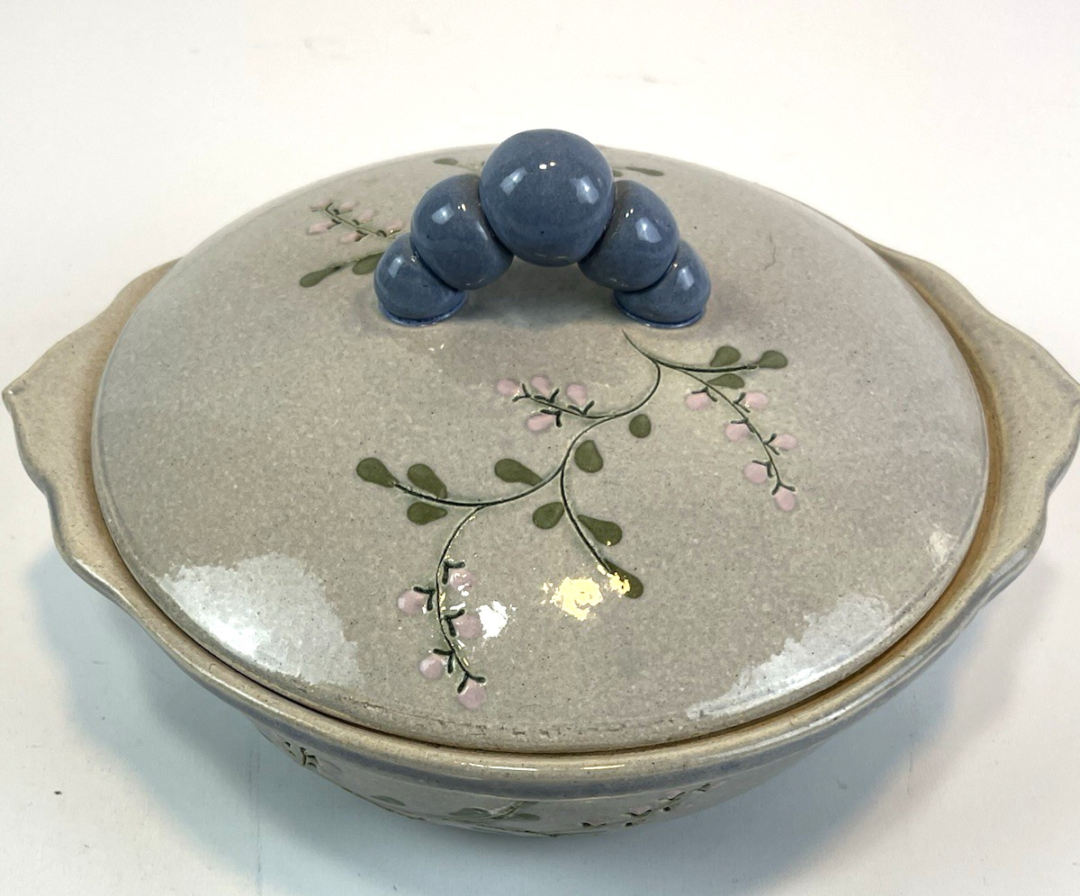 Stoneware Casserole Dish Lidded Mountain Meadows Pottery Floral Design Grt Cond