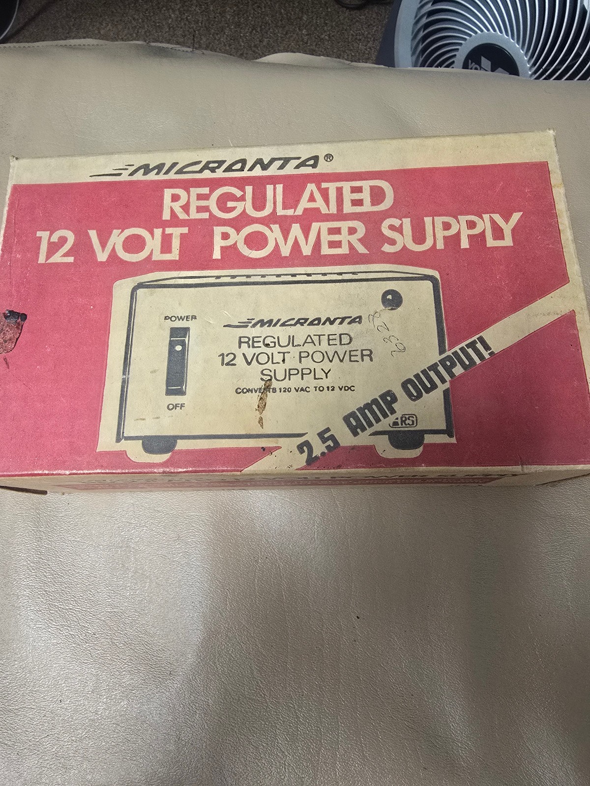 Micronta 22-124 Regulated 12 Volt Power Supply 2.5 AMP