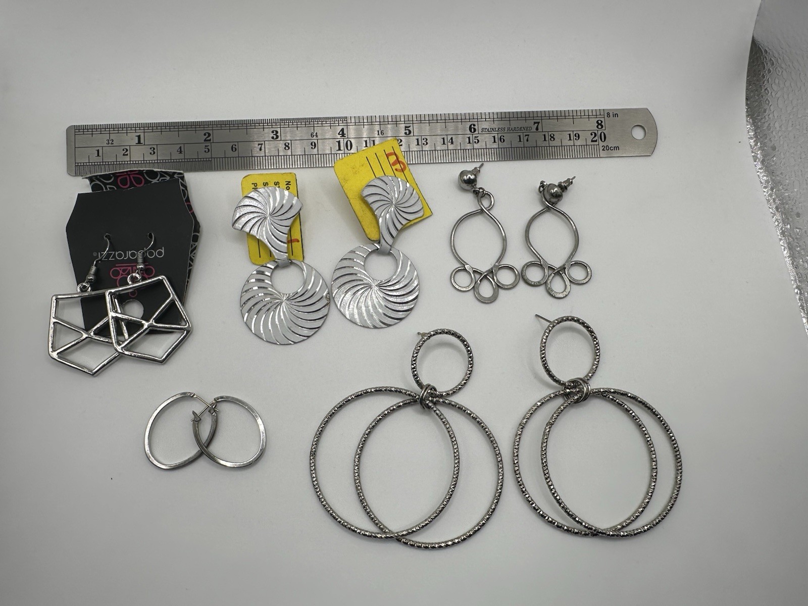 VTG Fashion Jewelry (5) Pairs of silver-toned Earrings, Great Condition, 0005