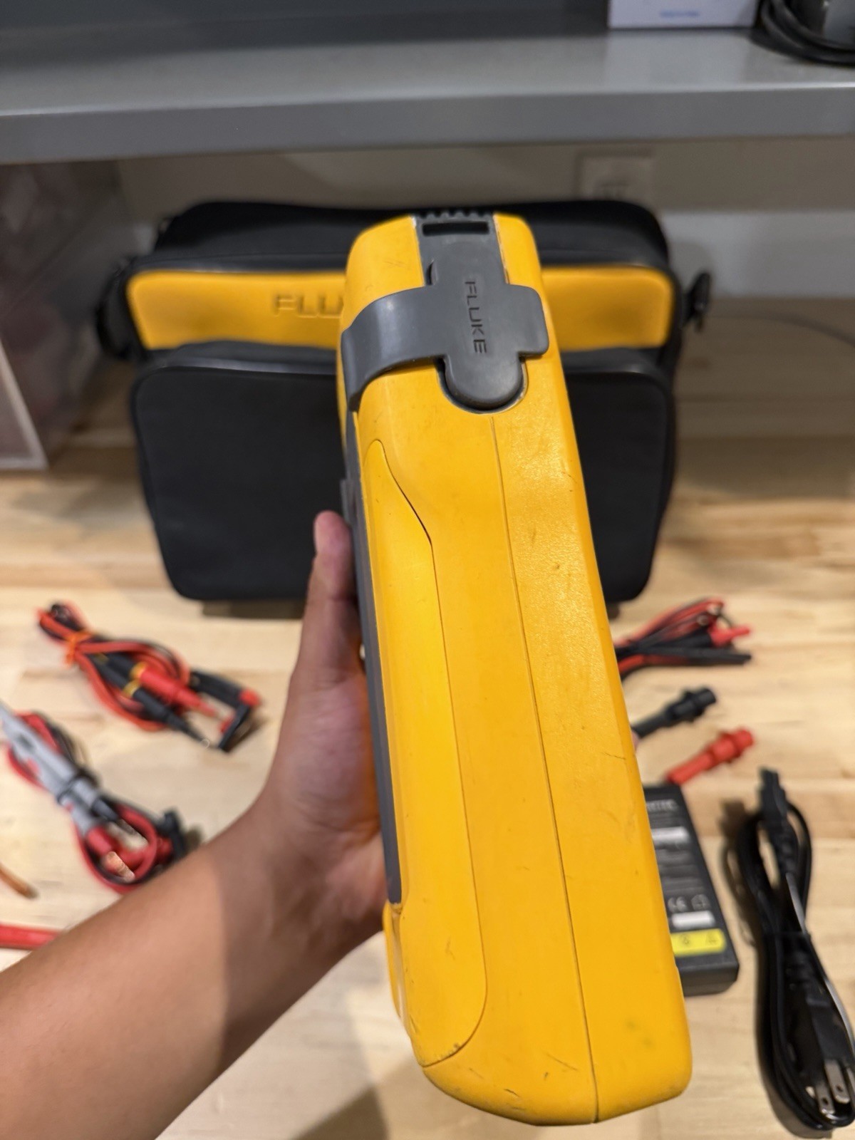 FLUKE 754 DOCUMENTING PROCESS CALIBRATOR W/ ACCESSORIES (TESTED) FREE SHIPPING
