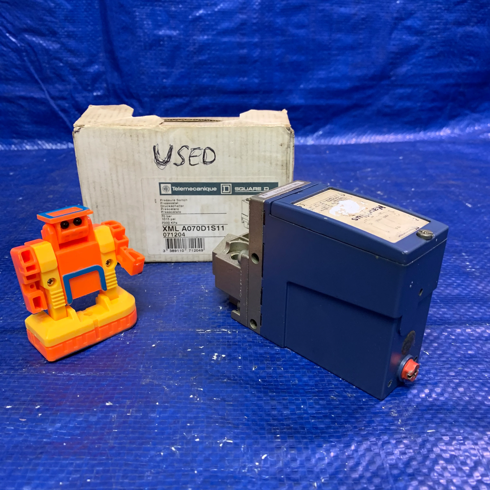 Telemacanique Square D XMLA070D1S11 Nautilus Pressure Switch (Used)