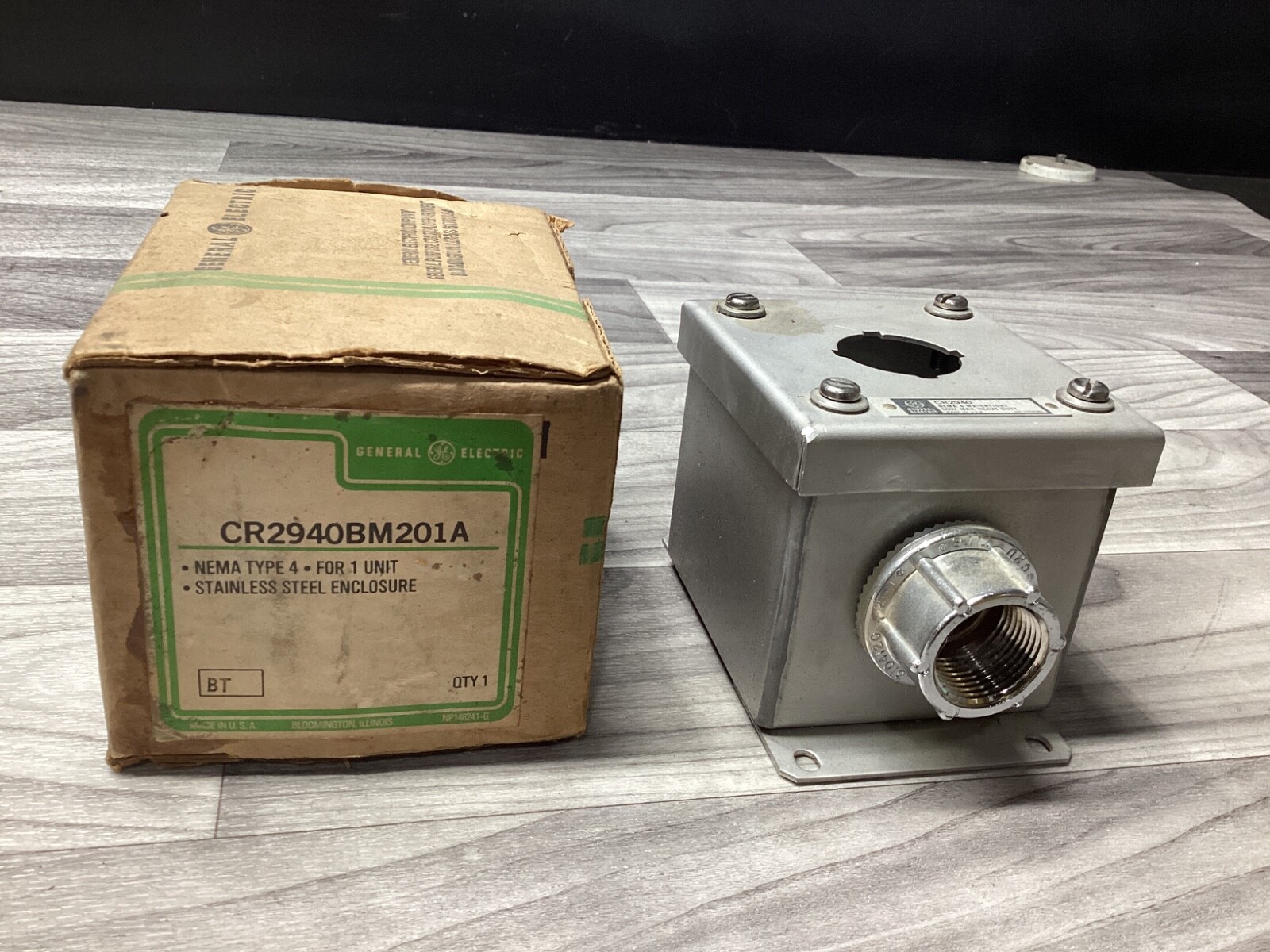 GENERAL ELECTRIC CR2940BM201A SHEET STEEL ENCLOSURE #105E142PR6*CO