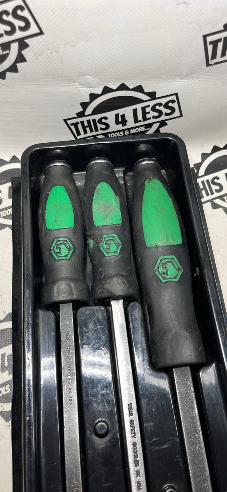 Matco 4 PIECE CURVED TIP PRY BAR SET - GREEN USED
