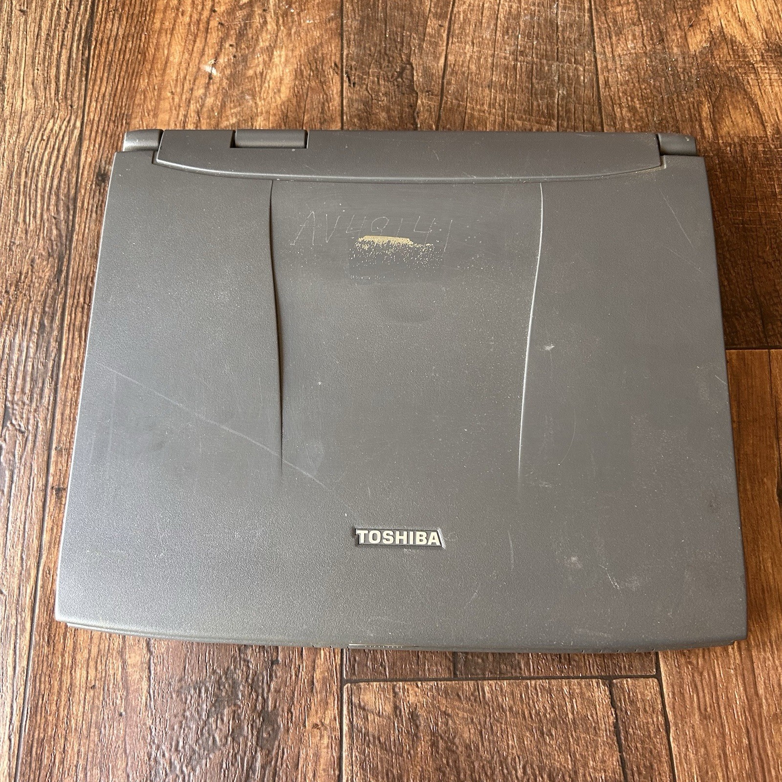 Toshiba Satellite 2140XCDS Vintage Laptop For Parts Untested