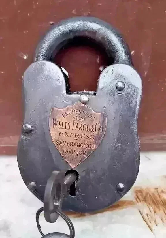 Antique Padlock 5'' Wells Fargo & co Express Cast Iron Working Lock & 2 Keys