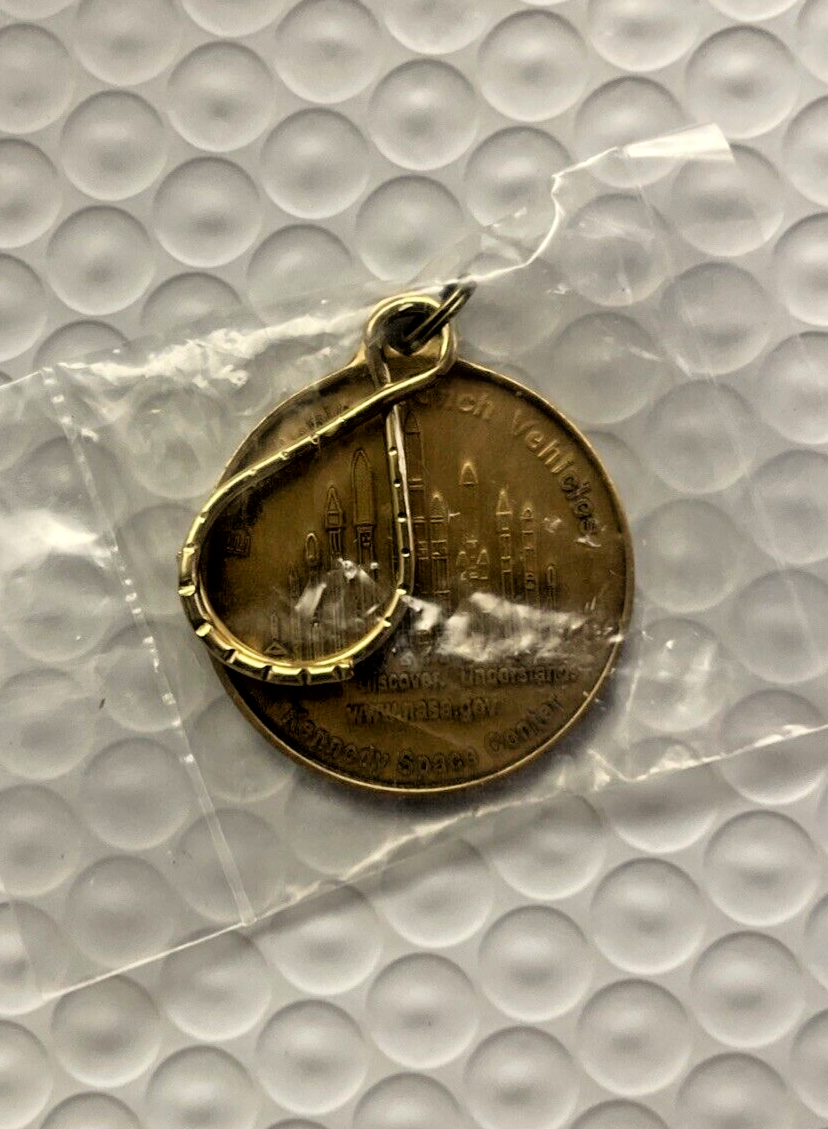 NEW / SEALED LAUNCH SERVICES PROGRAM NASA KSC COIN Key Ring Expendable Vech.