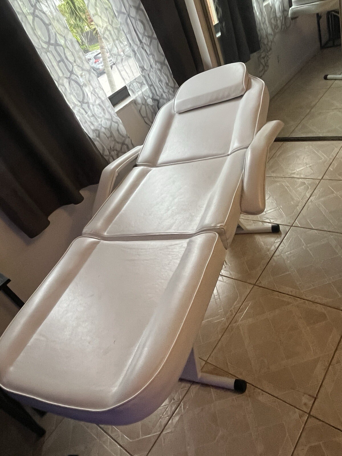 New Lash  Bed Swivel Aesthetician Chair Adjustable Beauty Bed White
