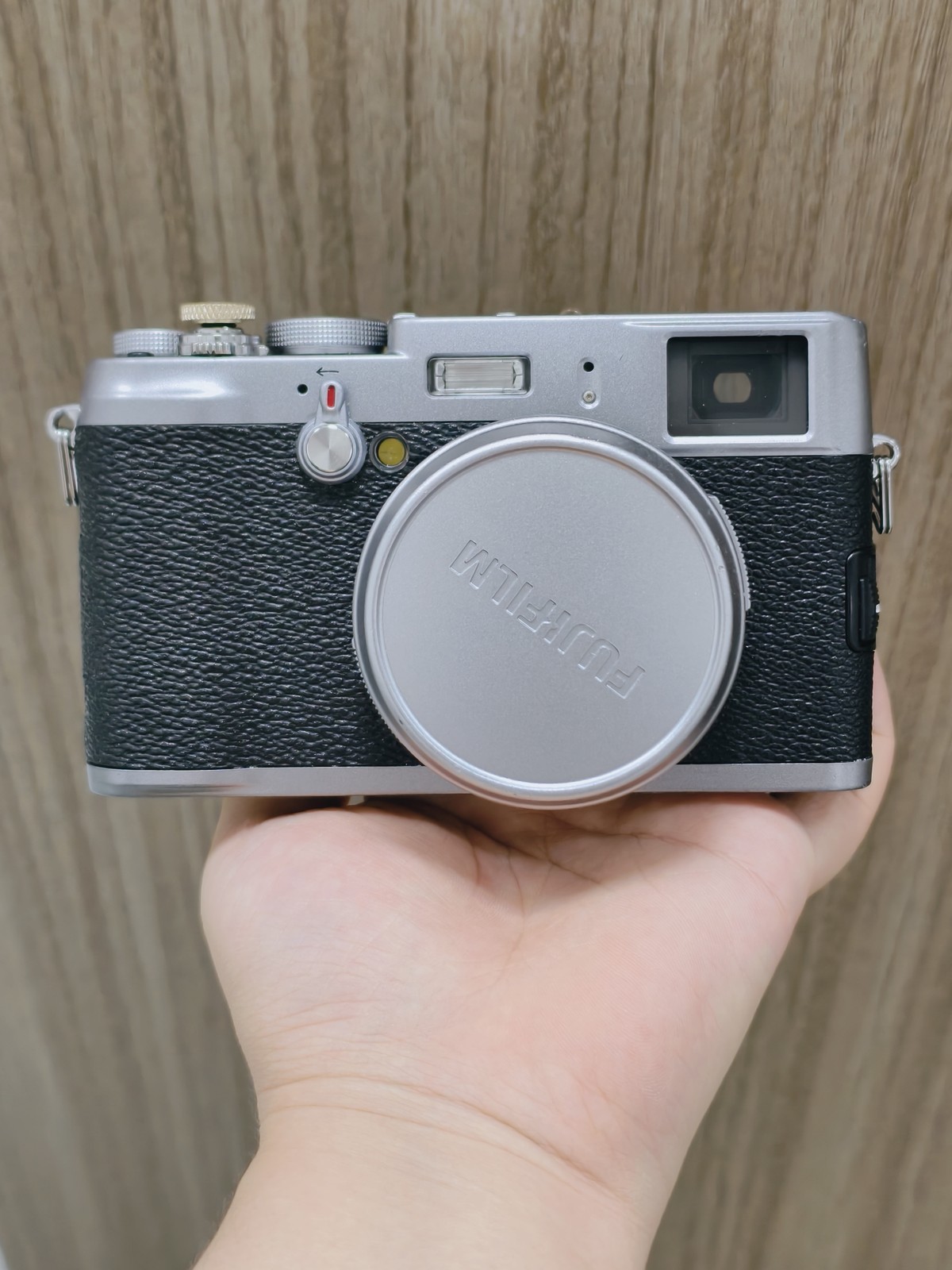 Fujifilm X100 12.3MP APS-C CMOS EXR 4x Optical Zoom Digital Camera -English