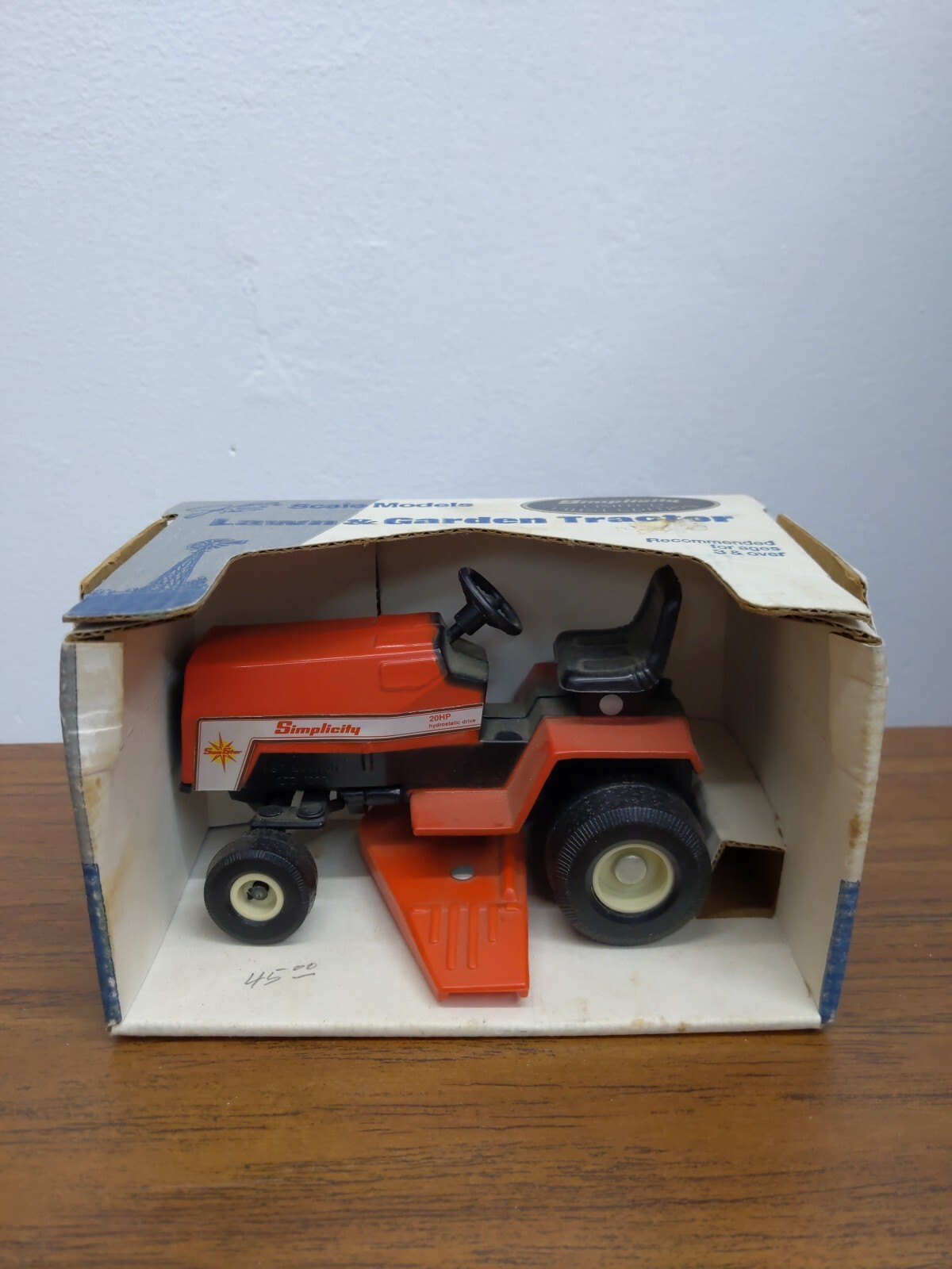 1/16 Scale Models Simplicity SunStar 20 HP 1st Edition Lawn Mower