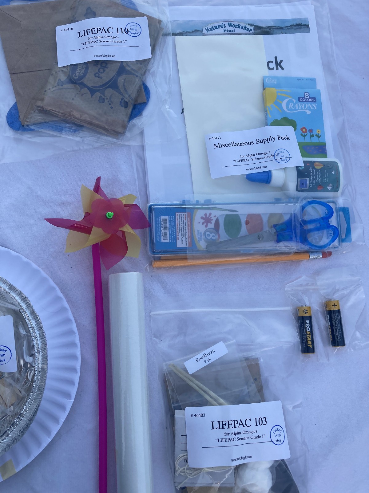 Alpha-Omega's Lifepac Science: Grade 1 Complete Lab Kit