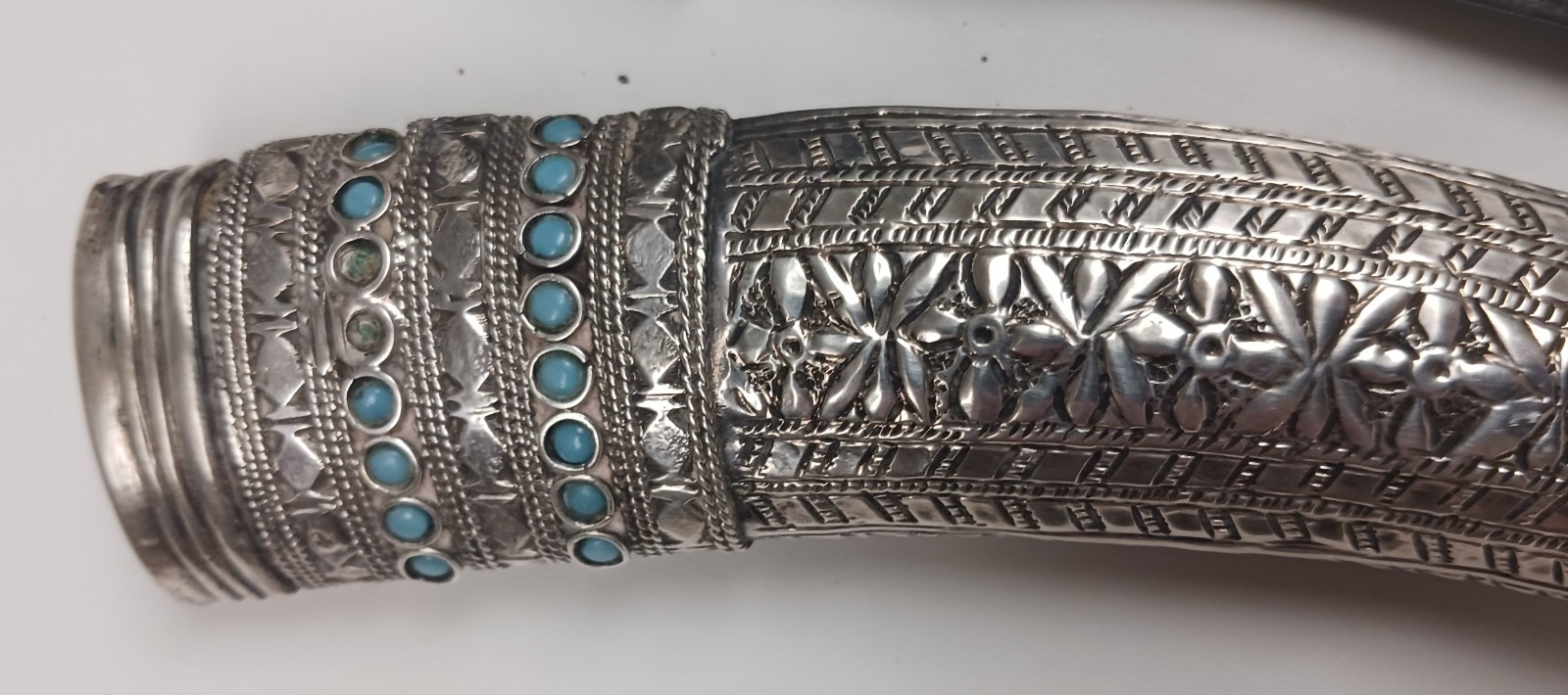 ANTIQUE INDO-ISLAMIC JAMBIYA DAGGER, WOOTZ BLADE, SILVER SCABBARD, HORN HANDLE