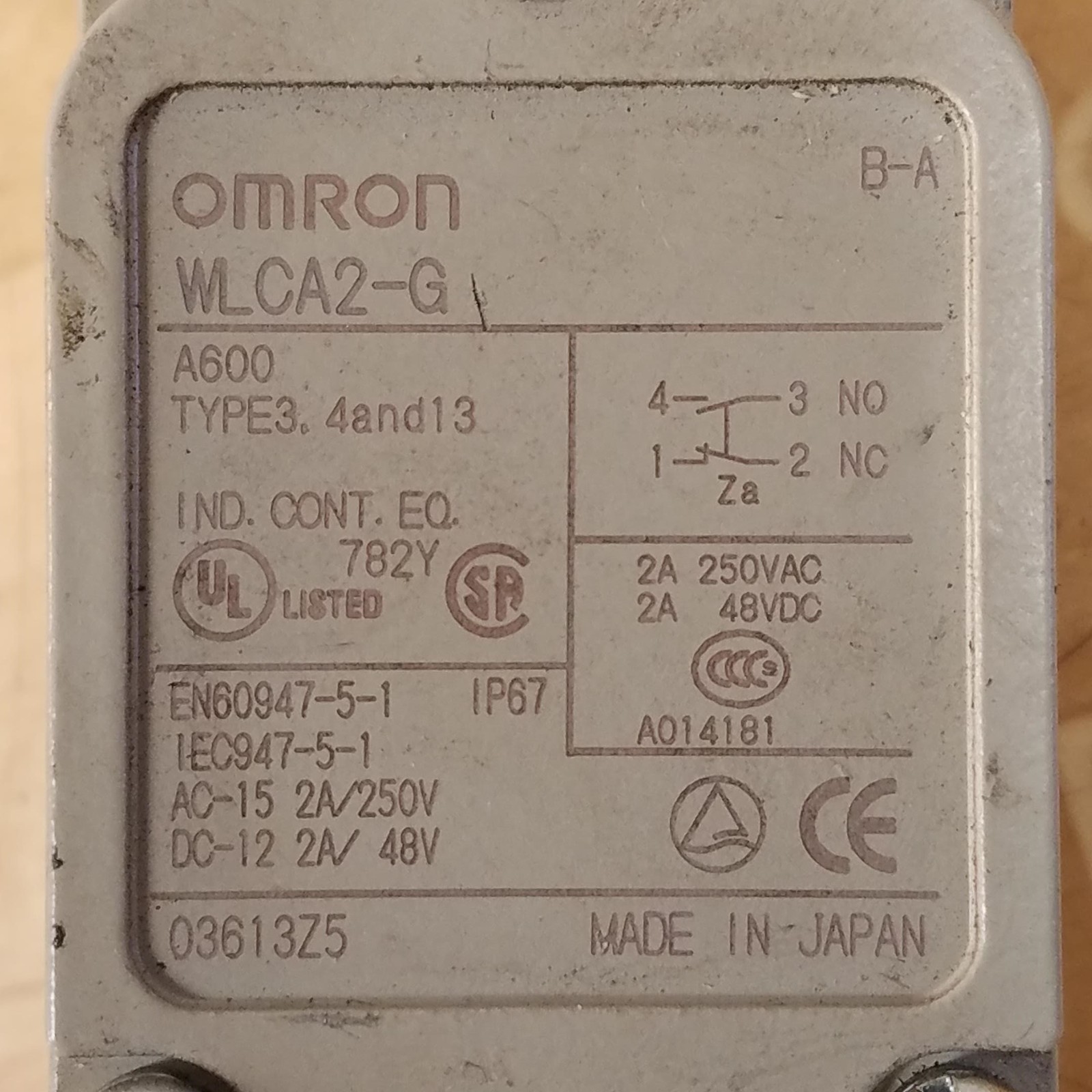 Omron WLCA2-G Limit Switch, 2 AMP, 250 VAC - USED