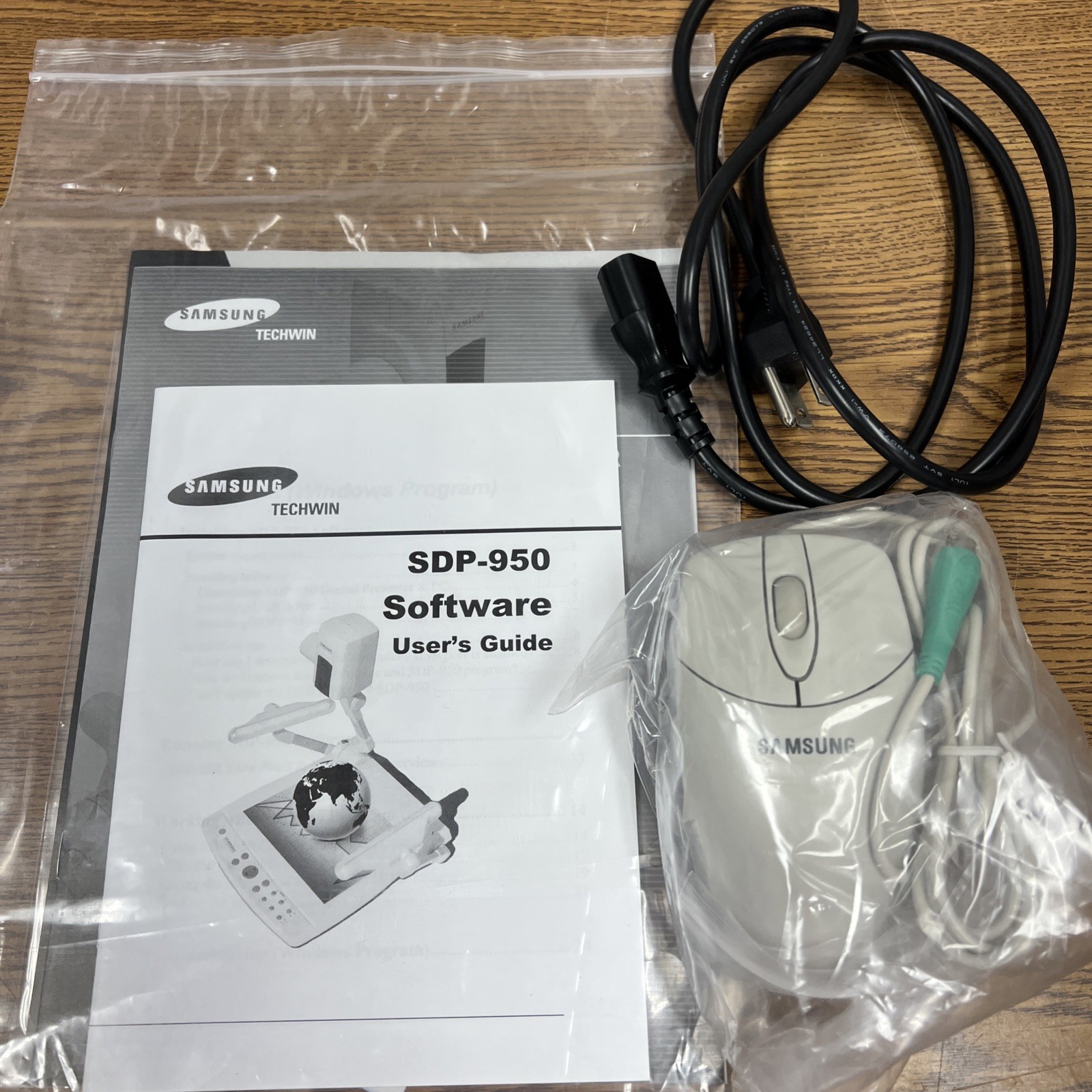 Samsung SDP-950 Digital Presenter Document Camera With Case and Accessories
