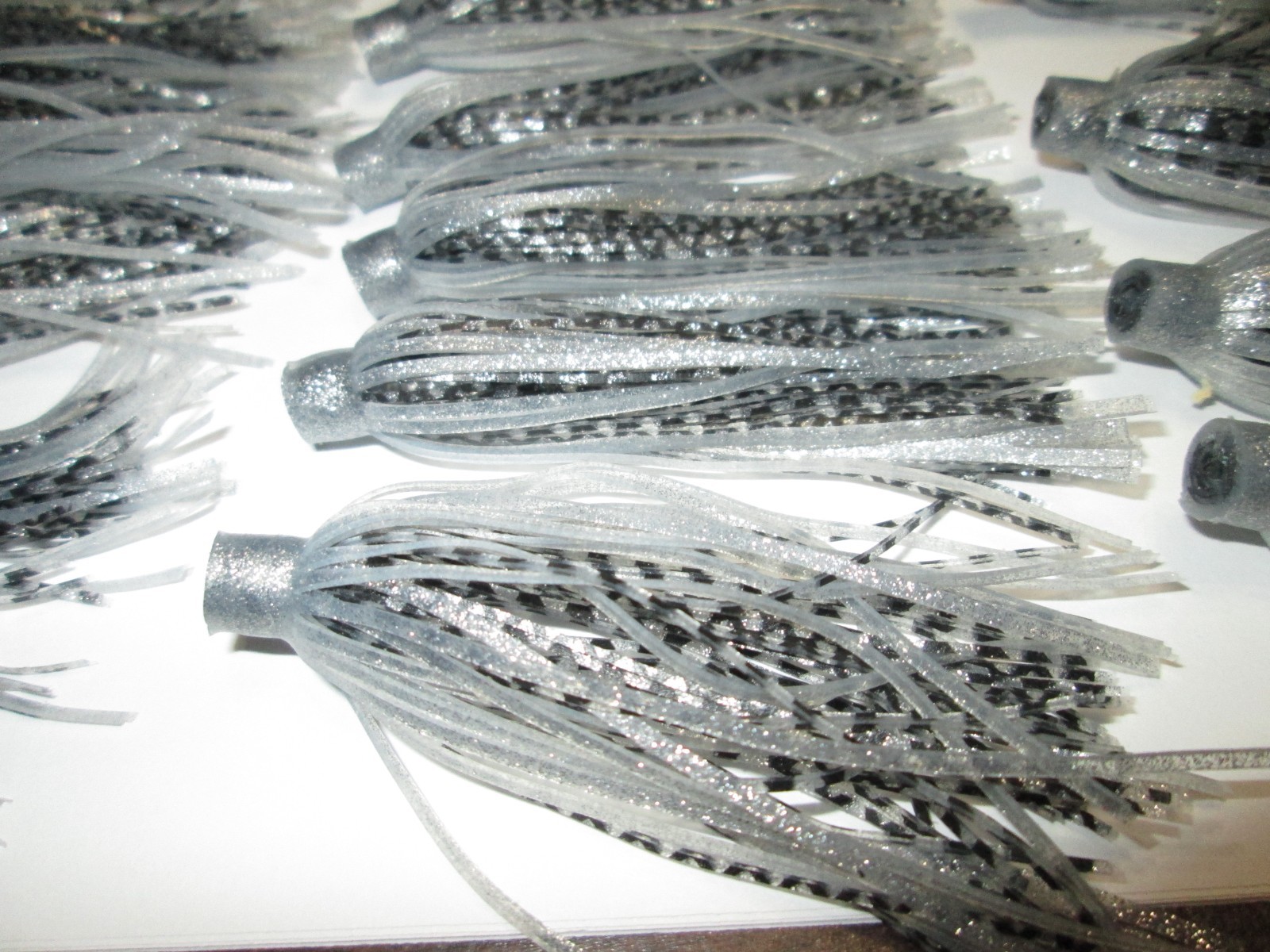 25 - QUICK CHANGE SILICONE RUBBER SKIRTS - 3" LONG - SILVER AND BLACK,,